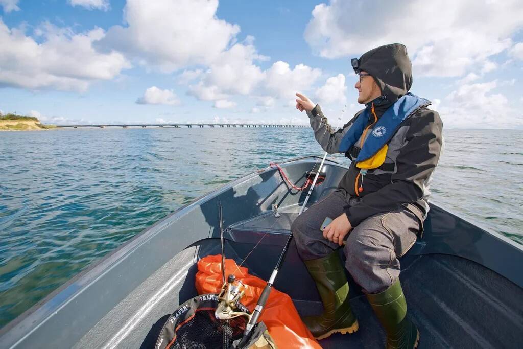 Parimad kalakohad on silla juures ja all.