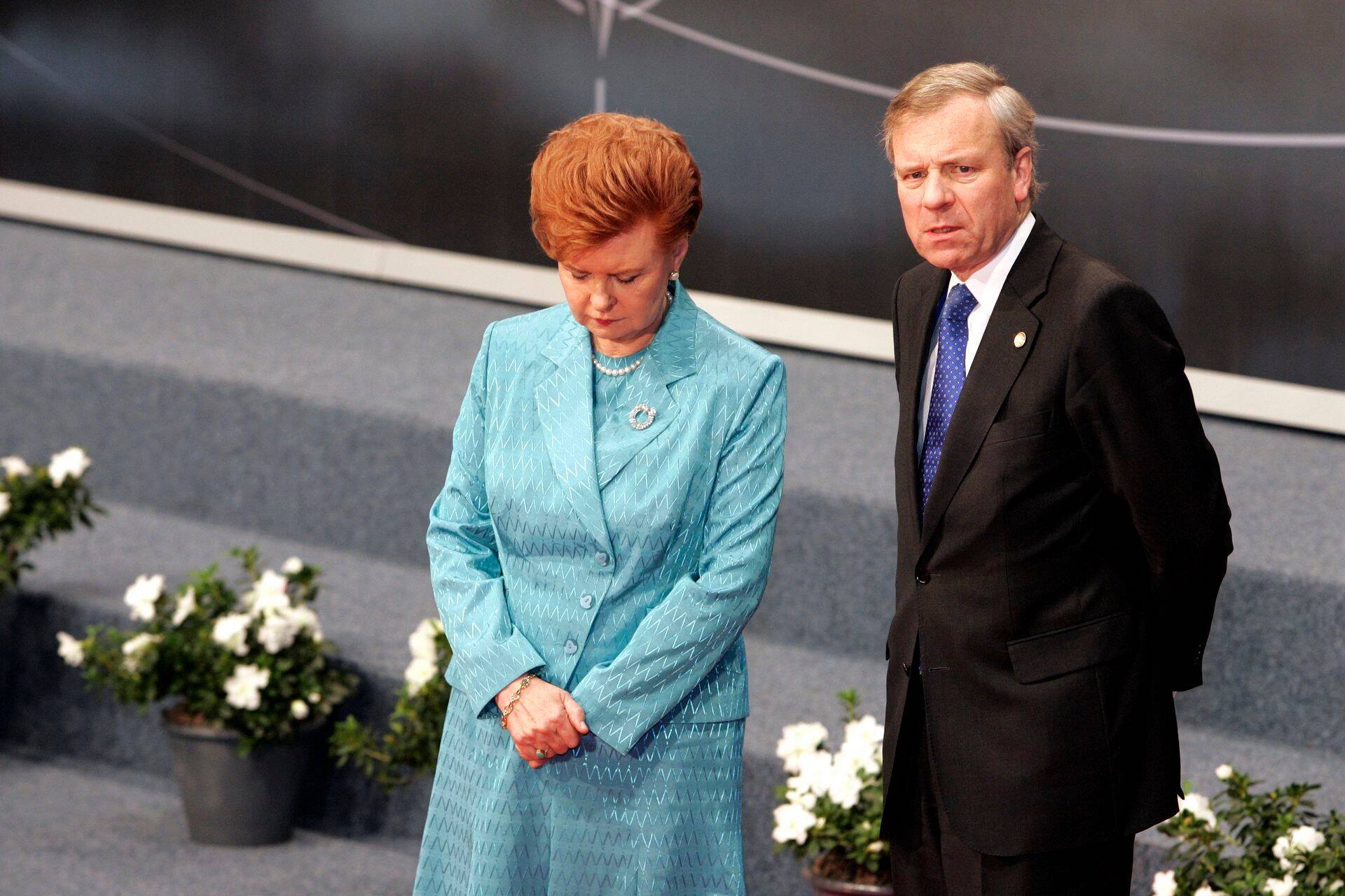 Генеральный секретарь НАТО Йен Столтенберг и президент Латвии Вайра Вике Фрейберга