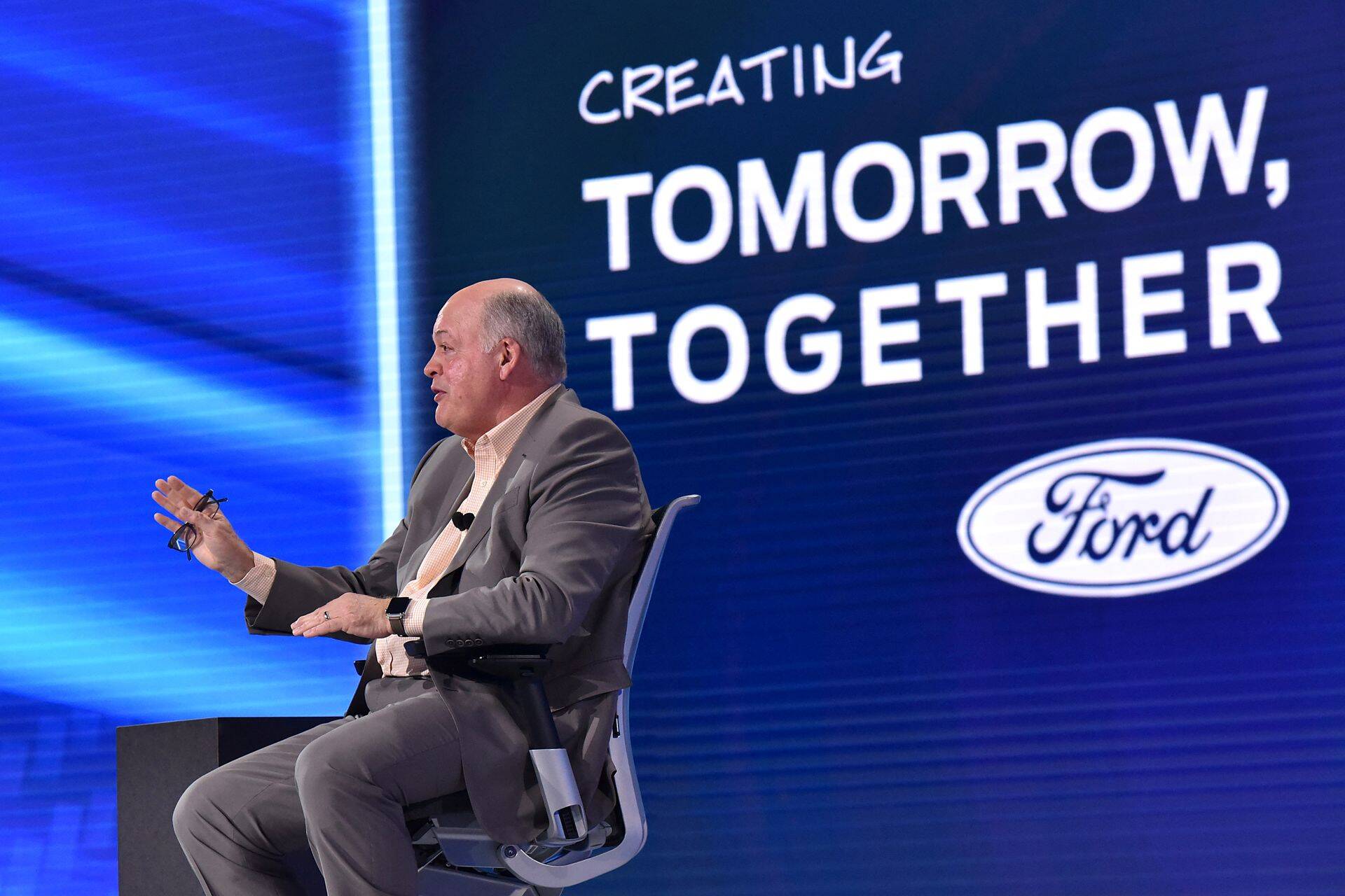 Fordi tegevjuht Jim Hackett kõnelemas USA autodiilerite jaoks korraldatud üritusel Las Vegases.