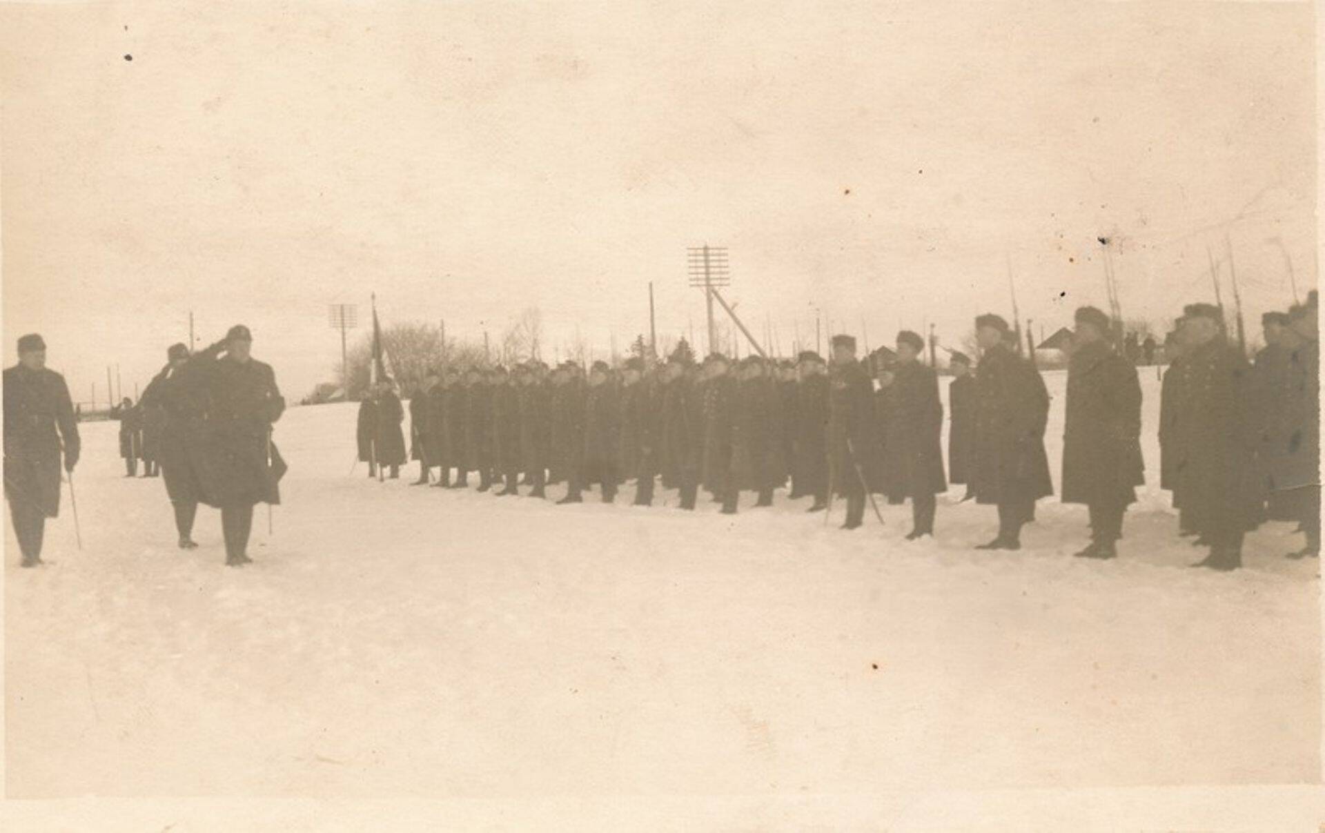 See pilt on tehtud 5. üksiku jalaväepataljoni paraadil 3. jaanuaril 1929 ning tõenäoliselt võib üks pildil olevatest ohvitseridest olla ka Harry Lilienthal.
