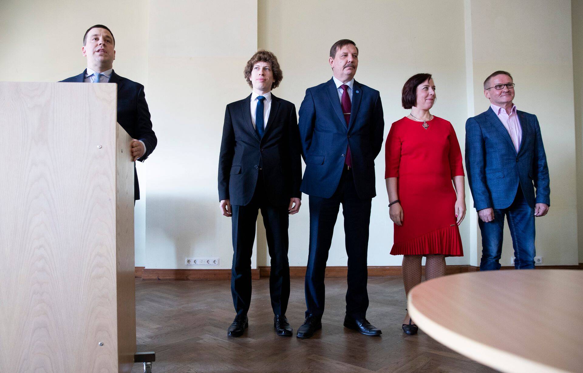 Keskerakonna ministrid: vasakult Jüri Ratas, Tanel Kiik, Taavi Aas, Mailis Reps ja Jaak Aab.
