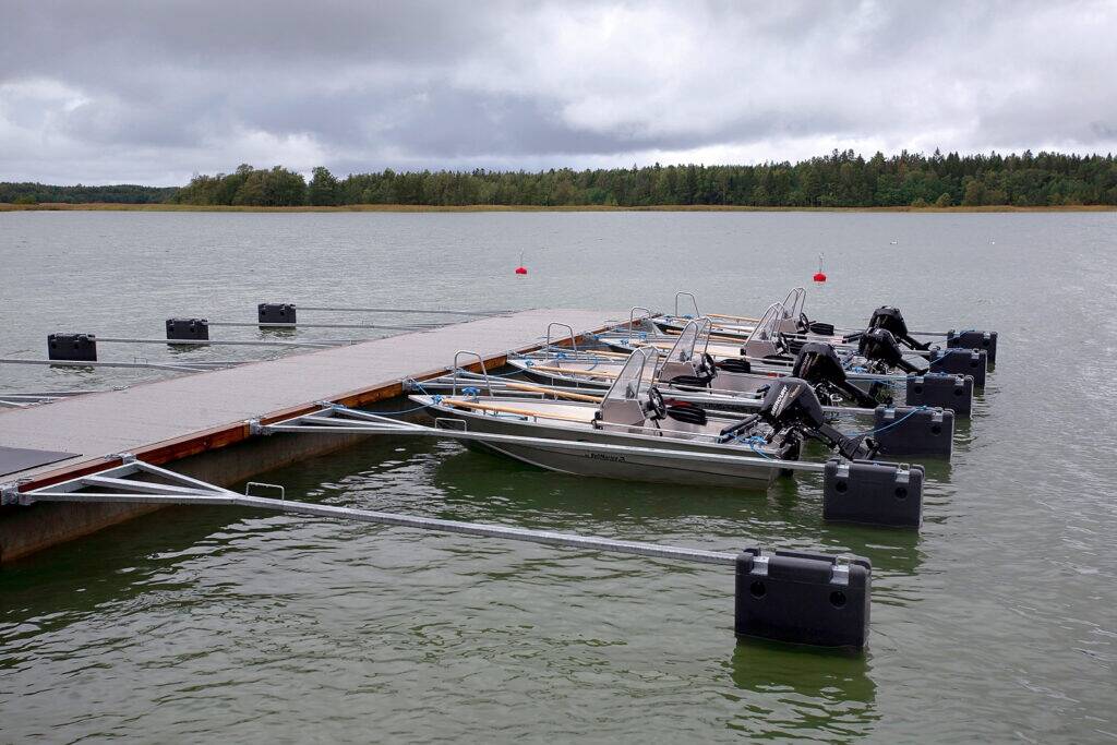 Tuna alumiiniumpaadid Merikoivula sadamas.