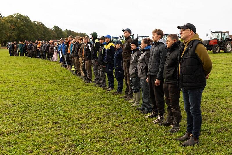 Noorte rahvusvahelised künnivõistlused Olustveres.