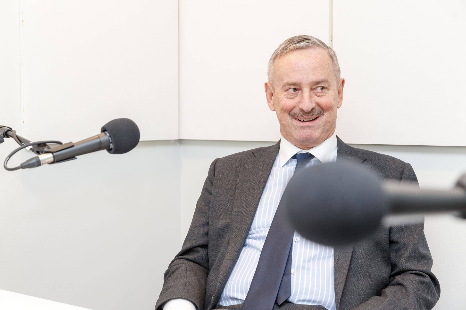 Сийм Каллас в радиостудии Aripaev