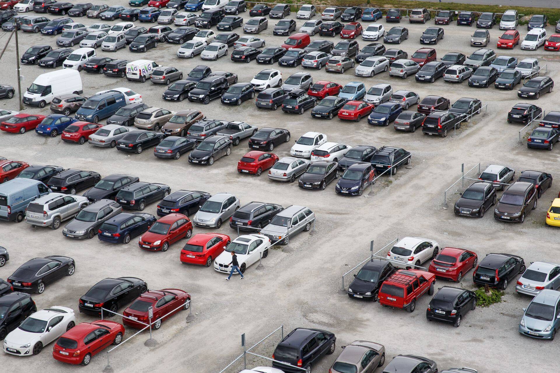 Suurema autopargi korral tuleb odavam võtta täisteenusliising, kui palgata inimene autoparki haldama.