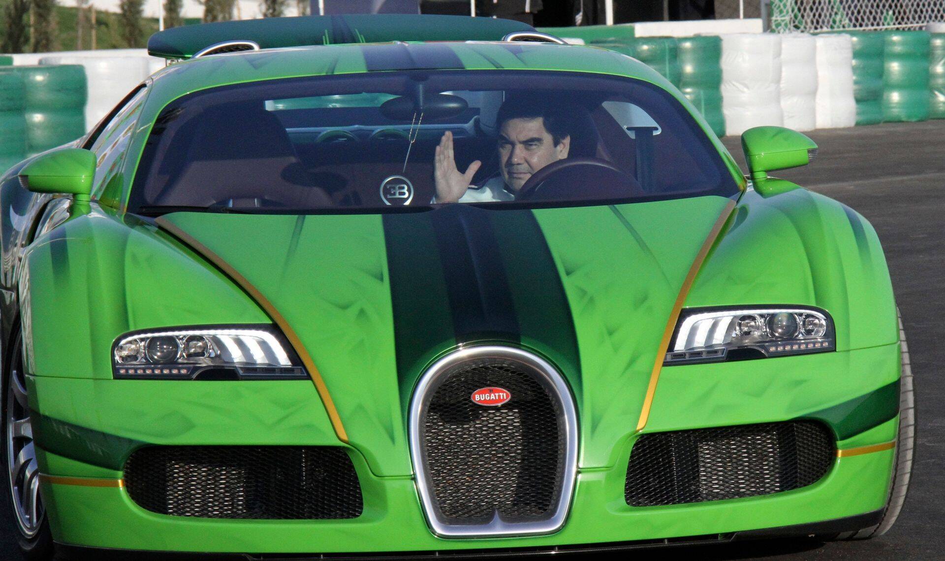 Gurbanguly Berdimuhammedow oma Bugatti Veyroni roolis.