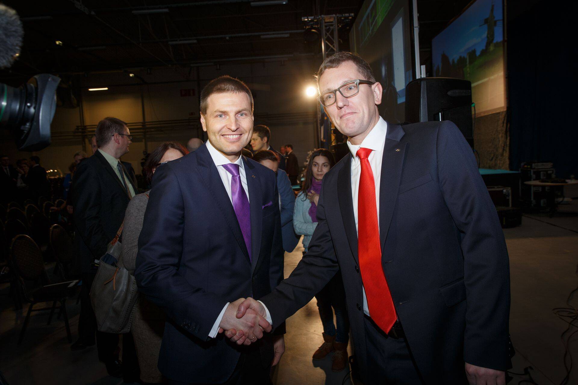 Hanno Pevkur (vasakul) ja Kristen Michal pärast Pevkuri võitu Reformierakonna juhi valimistel.