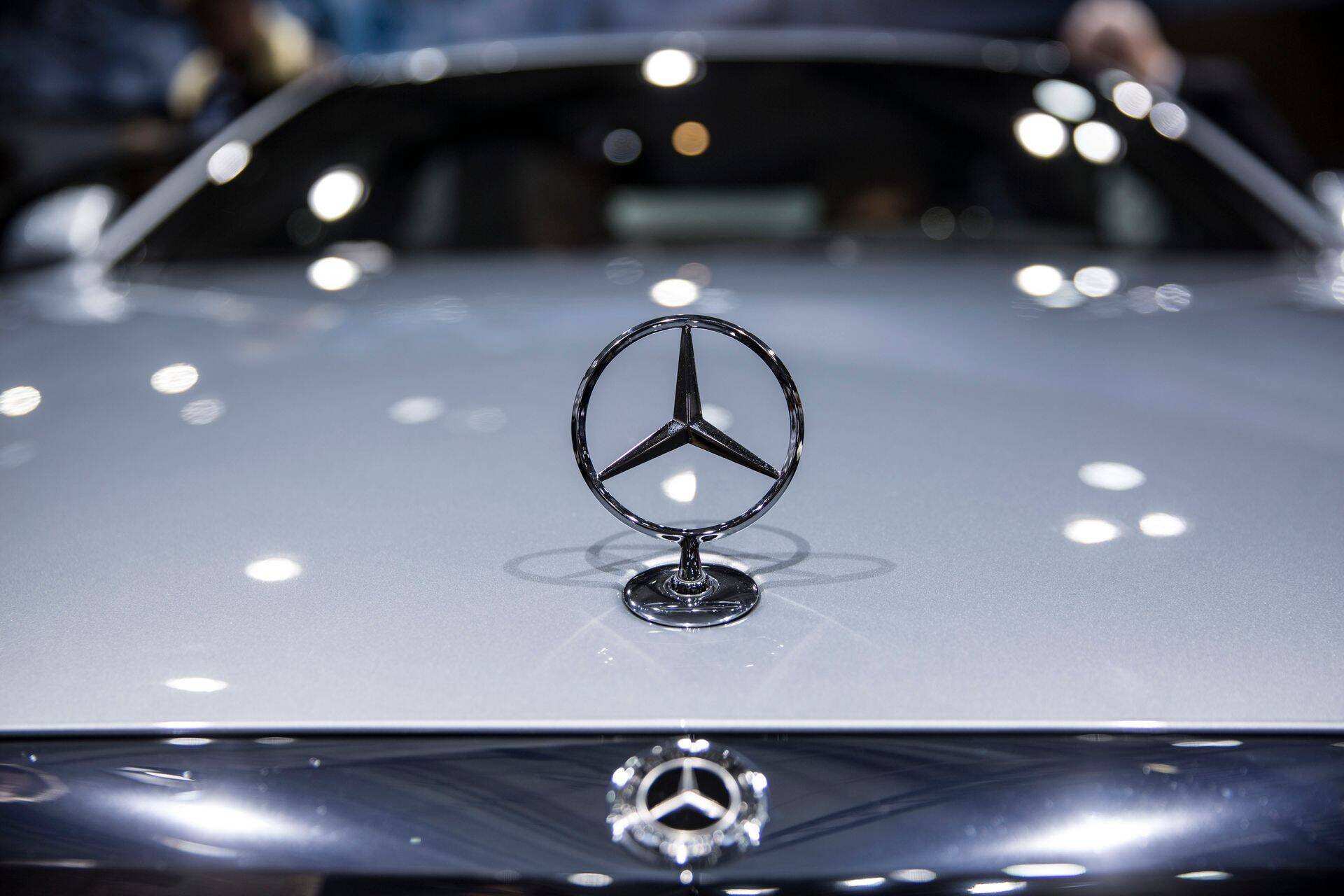 Mercedes-Benzi logo.