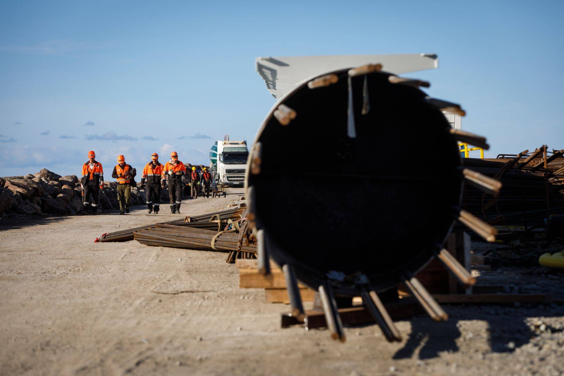 Tarindite vaheline tugitoru Paldiski LNG haalamiskai ehitusel. Kuna Paldiskis ujuvterminali jätkuvalt pole, ei aitaks katkestuse korral gaasivarustust tagada ka seal olev haalamiskai.