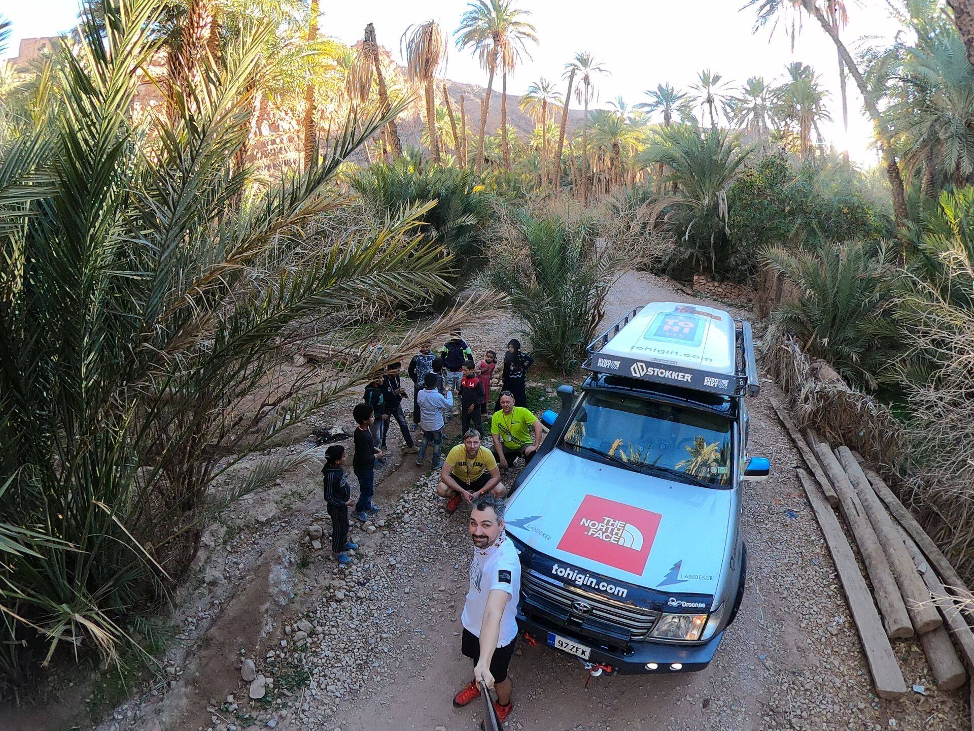 Raiko Ausmees (ees) ja Tormi Tamm (kollases) tõdevad tagantjärele, et Budapest–Bamako ralli pakkus kõike ja rohkemgi veel.