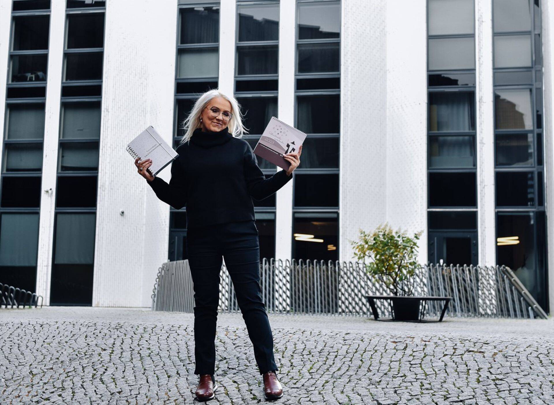 Jane Helandi, Sotsiaalmeediakalendri looja ja autor