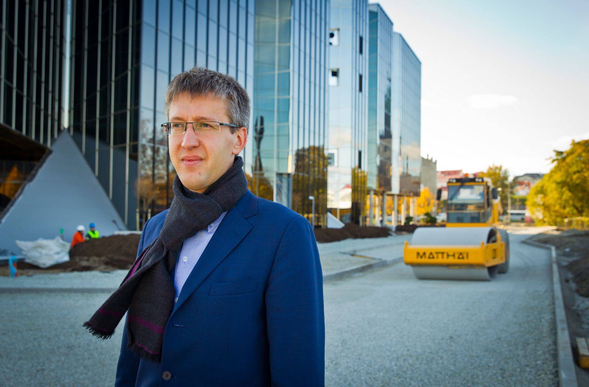 Capital Milli partner Marko Kull kirjeldas, milline mulje tal Porto Francot juhtivast Rauno Tederist on. „Noor tarmukas meesterahvas. Ta võib olla seal paberite peal omanik, reaalse otsuse teeb tema isa (Hillar Teder - toim.),“ oletas Kull.