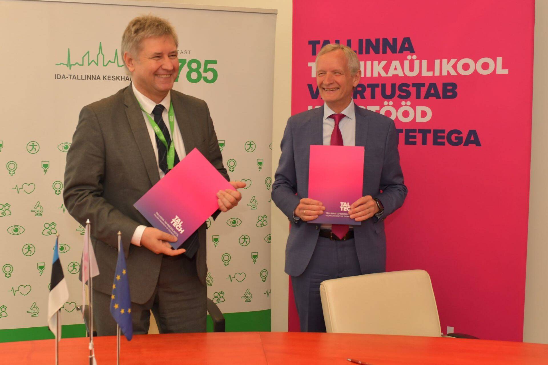 Tarmo Bakler ja Tiit Land raamlepingu sõlmimisel.