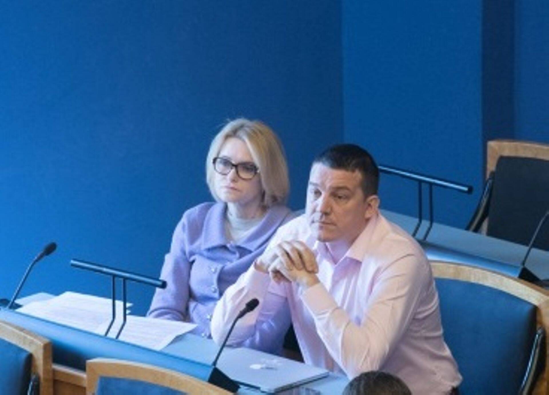 Ruth Oltjer ja Sten Tamkivi Riigikogus