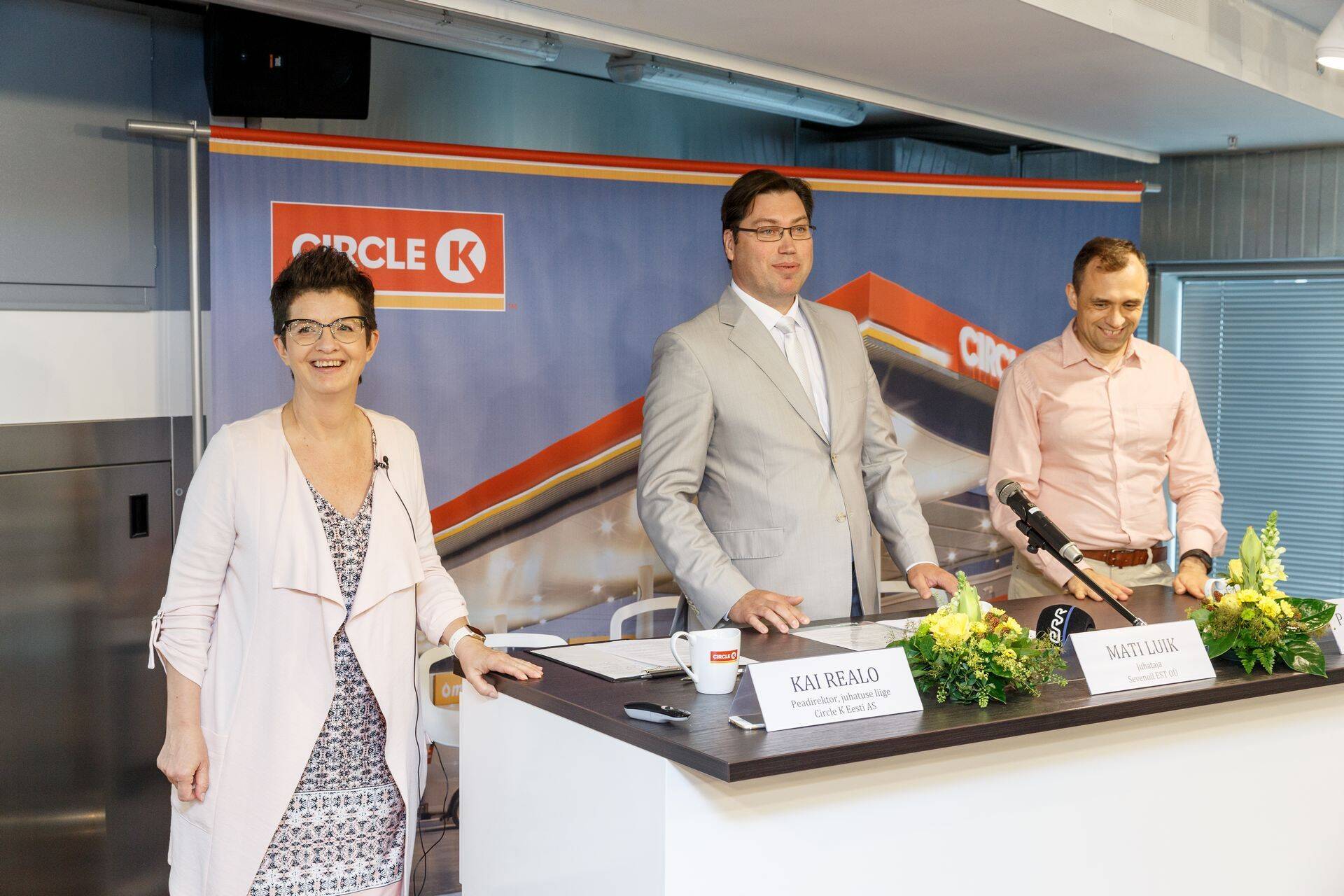 Circle K Eesti ASi peadirektor Kai Realo, Premium 7 tanklaketti opereeriva Sevenoil EST OÜ juhataja Mati Luik ja Circle K Eesti finantsdirektor Paavo Siimann