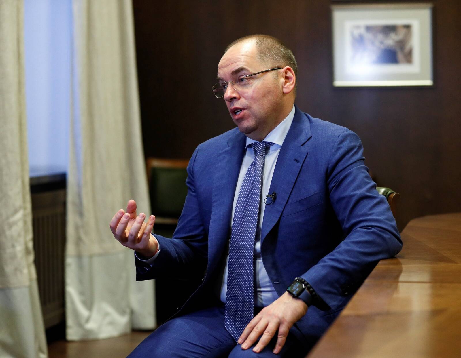 Maksym Volodõmor Stepanov ostis Eestis ettevõtte, mille kaudu hakkas iseendale passide valmistamiseks vajalikke materjale müüma. Kasu sai 35 miljonit eurot.