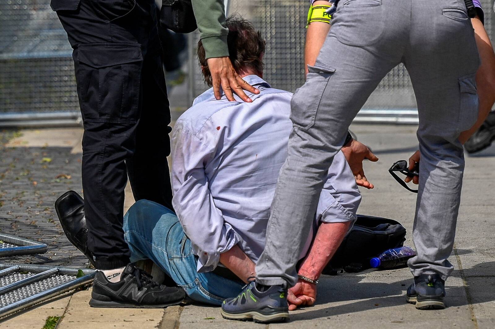 Подзреваемый в покушении на Фицо был тут же задержан.