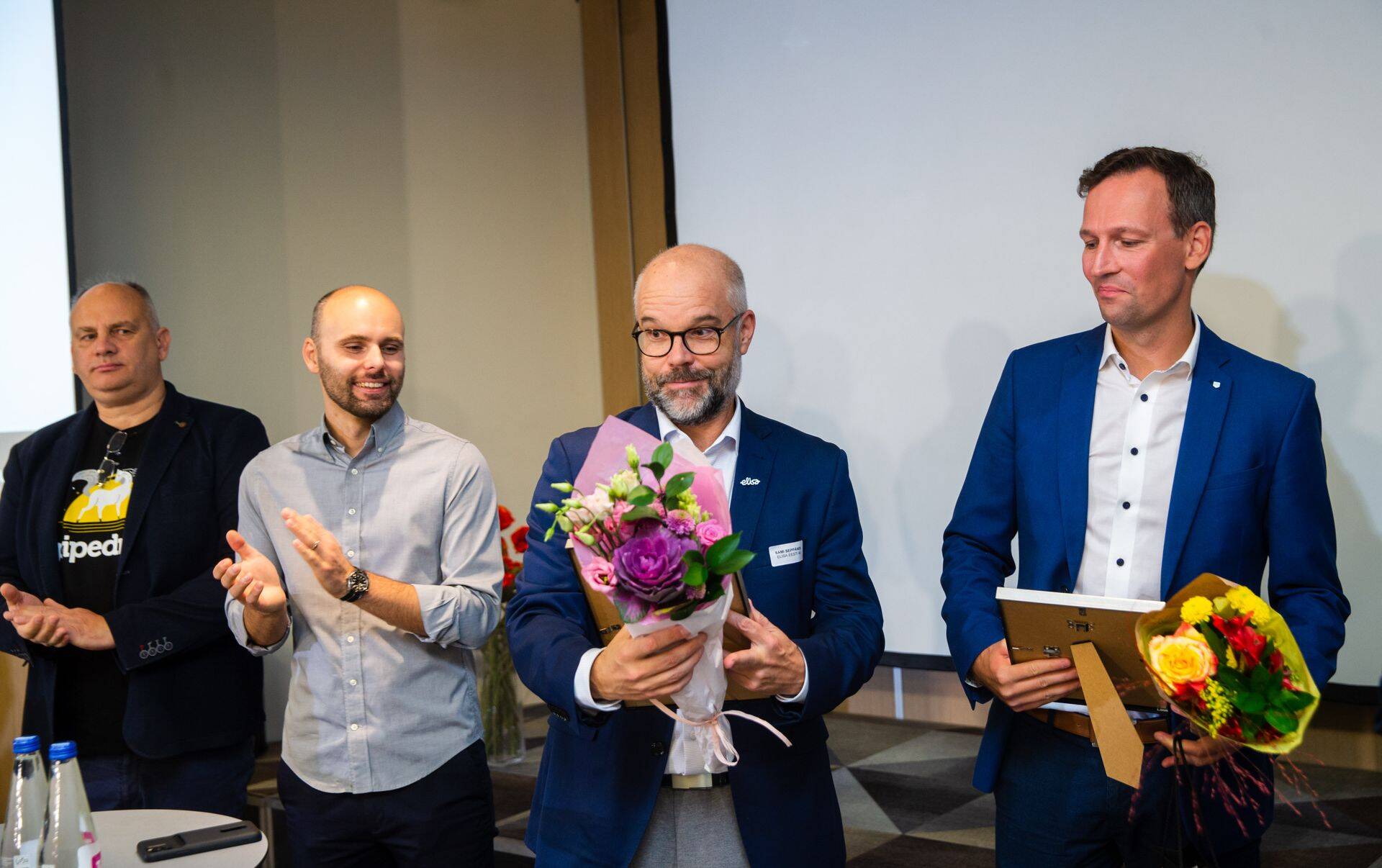TOPi võitjate autasustamine IKT aastakonverentsil 2021: Martti Kuldma (Pipedrive), Siim Viidu (Twilio), Sami Seppänen (Elisa), Kaur Virunurm (Dexatel).