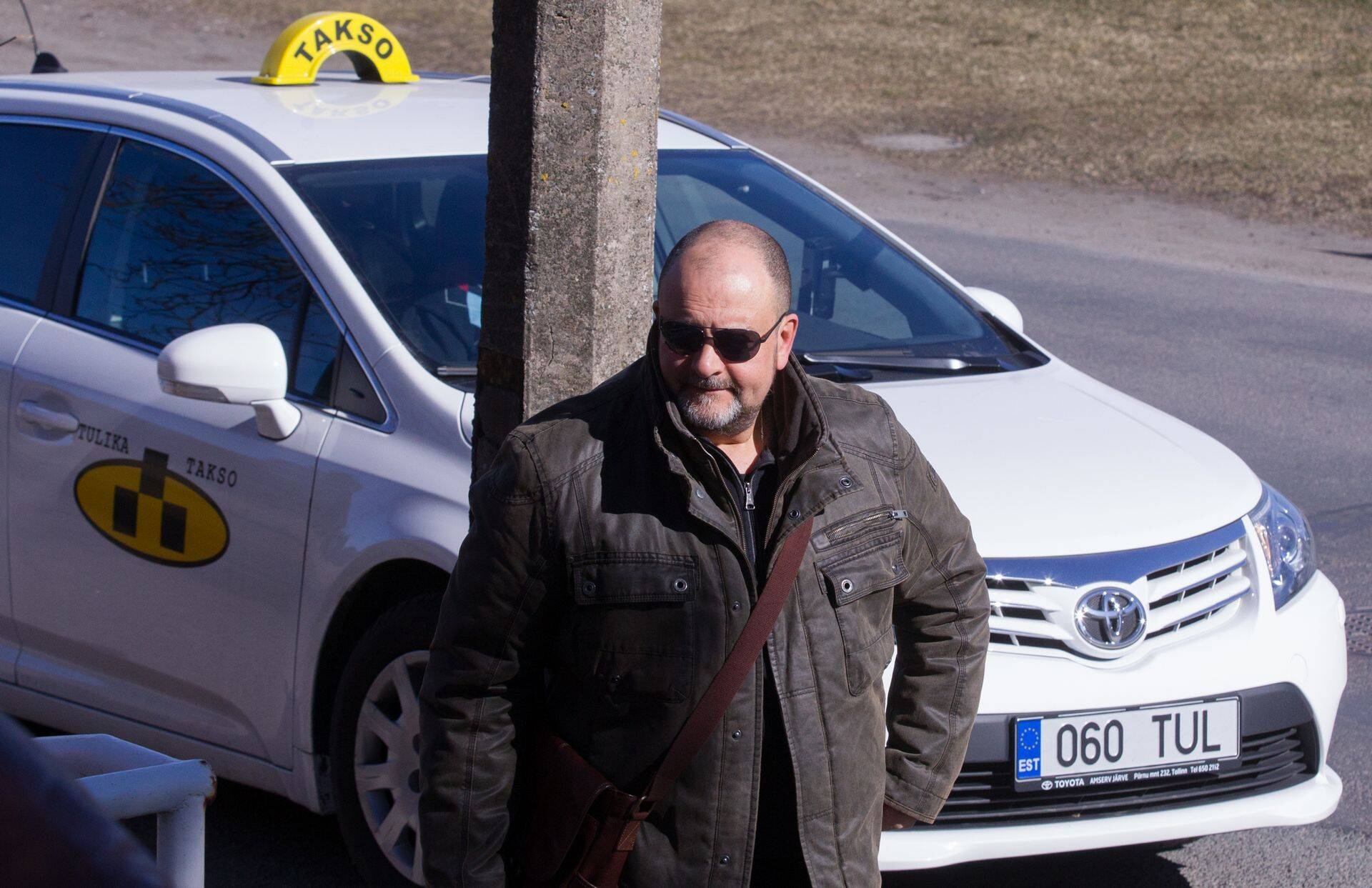 Riigikogu liige Mihhail Stalnuhhin liisib kuluhüvitiste eest autot, omamata ise juhilubagi.