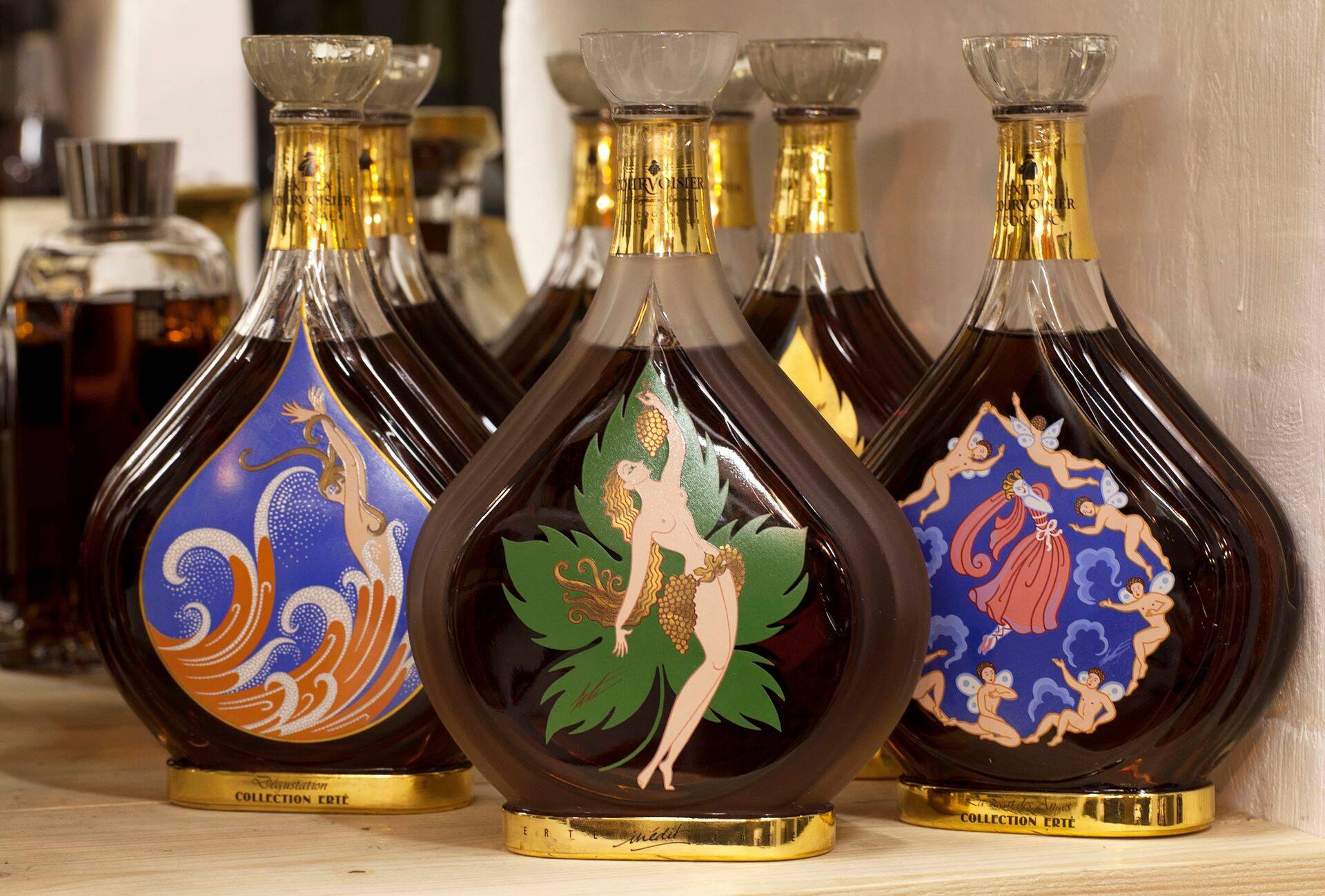 Courvoisier ErtZ kollektsiooni pudelid, mille hinnad algavad 2000 eurost ja küündivad üle 6000 euro pudelist.