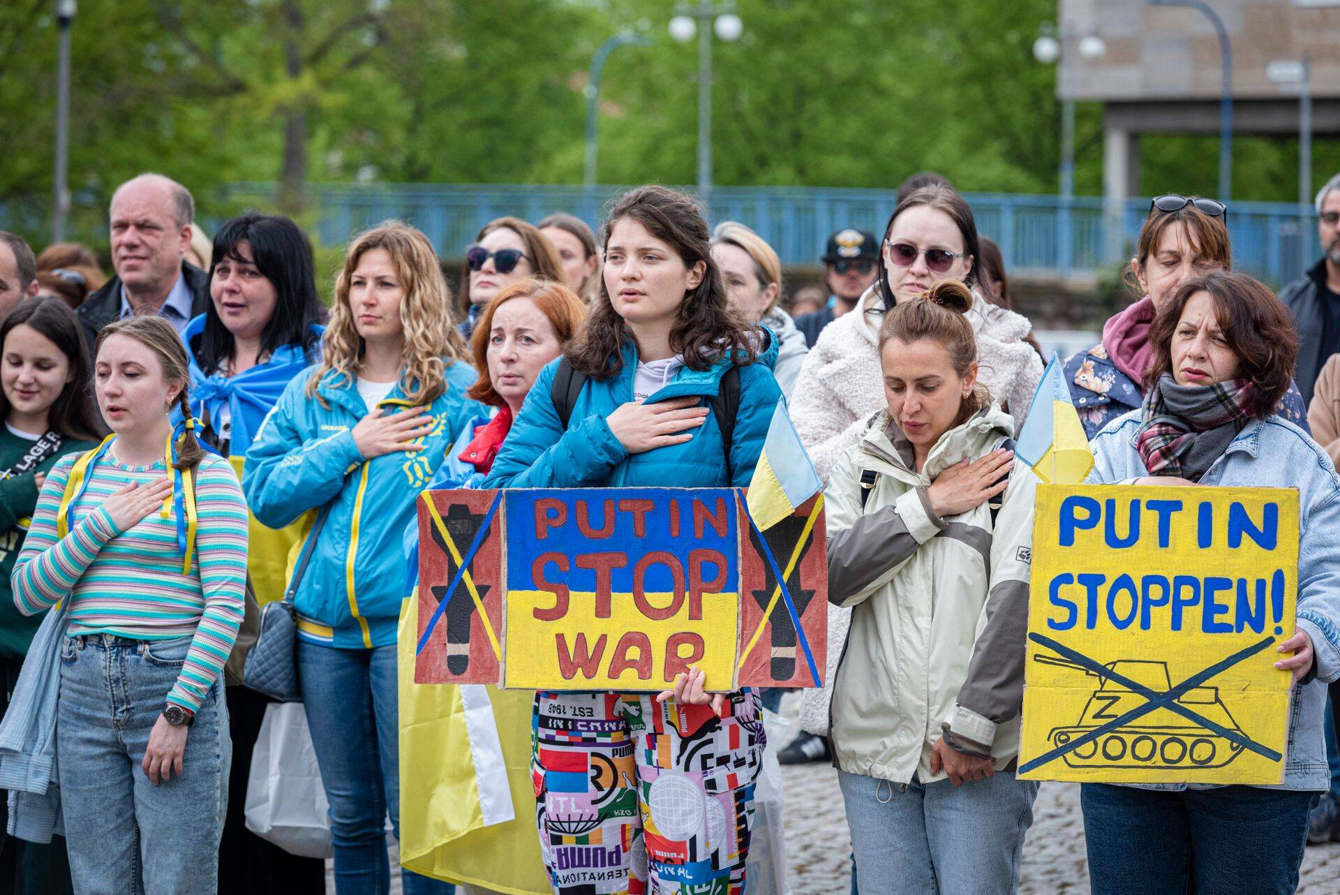 Около 200 участников собрались в воскресенье 24 апреля в Тбилиси (Грузия) на митинг против войны России в Украине