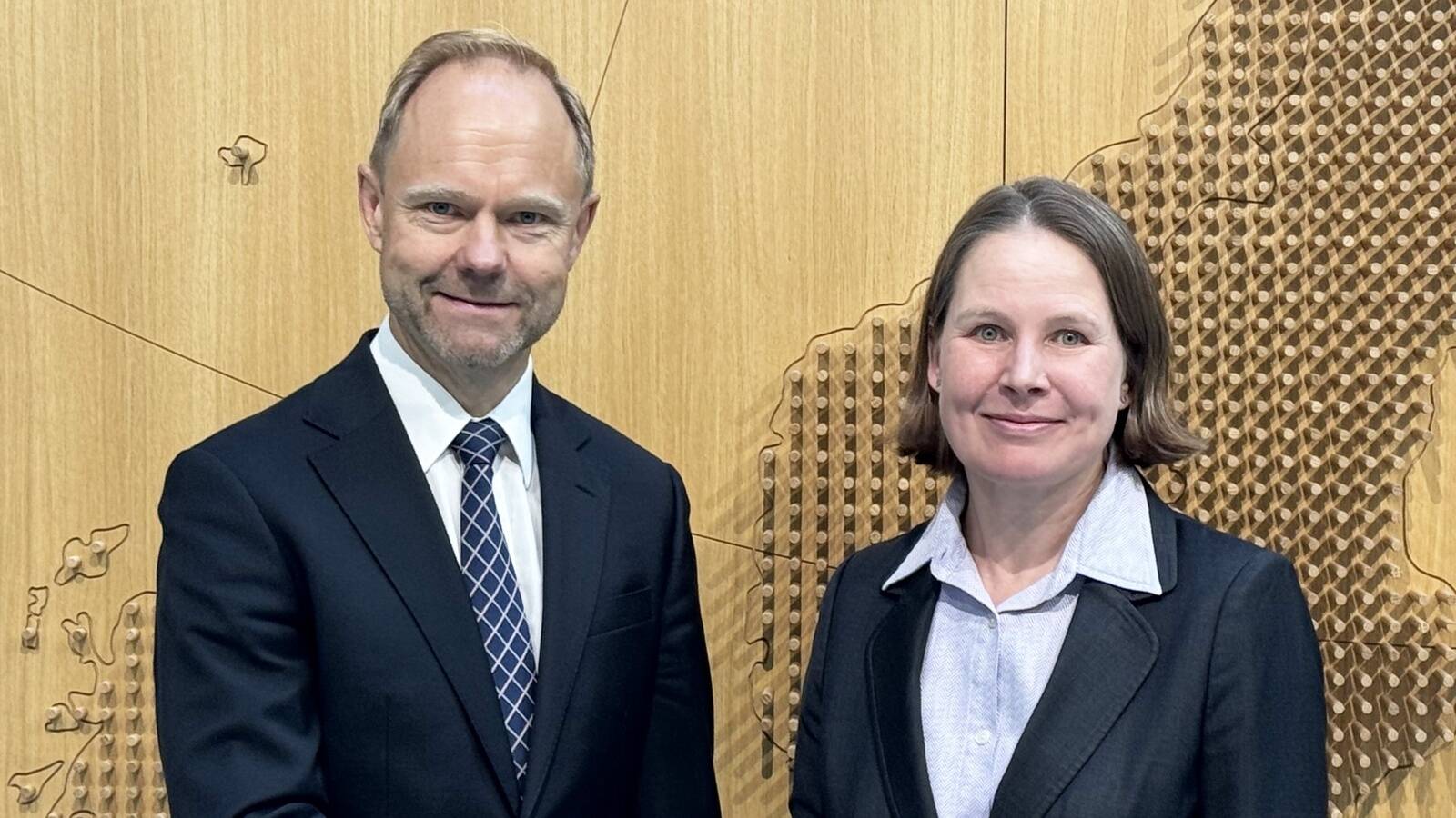 NIB president André Küüsvek ning nõukogu esimees Merle Wilkinson.