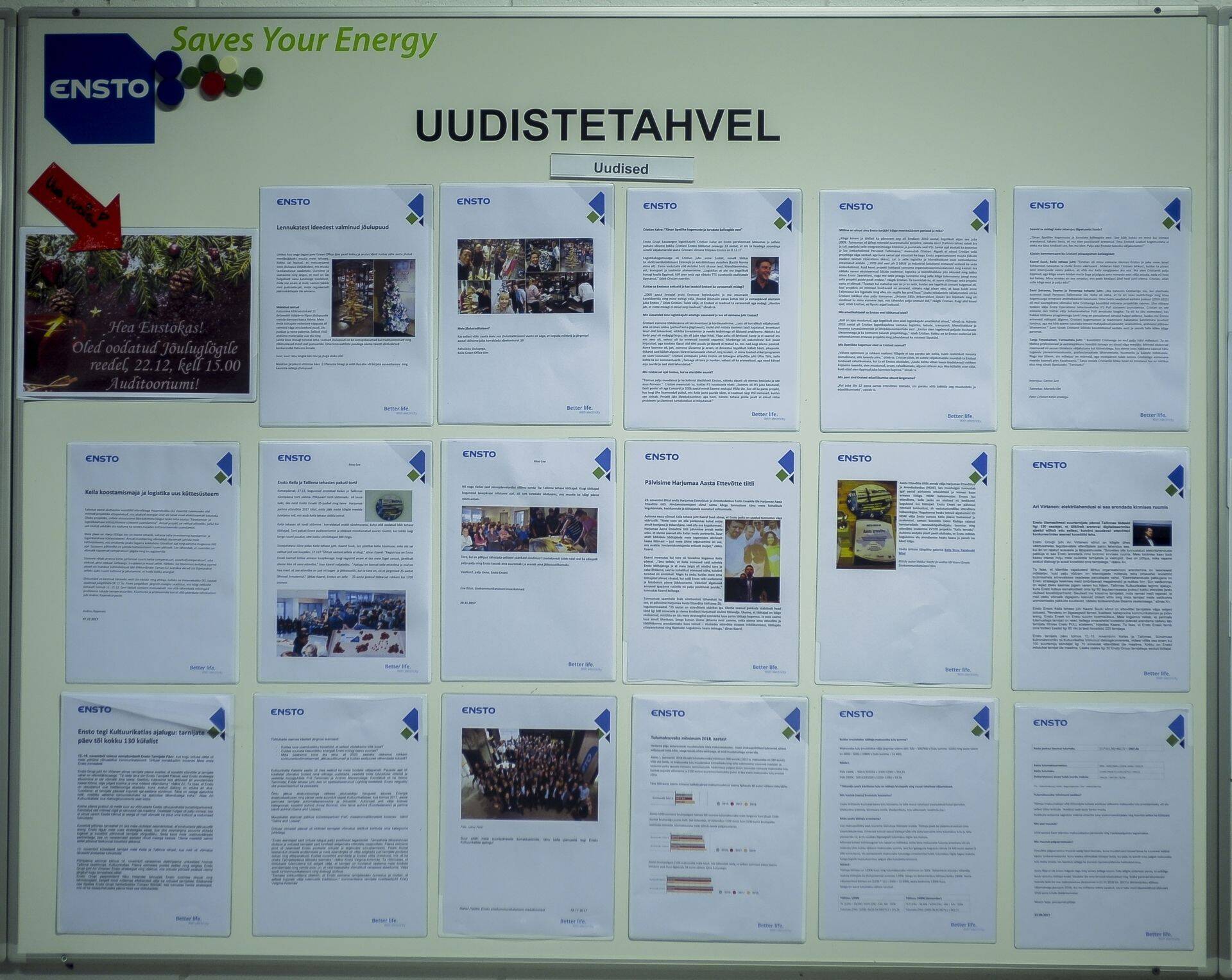Ensto Ensek on paigutanud tehastesse infotahvlid, kuhu pannakse üles kommunikatsioonitiimi tehtud uudised.
