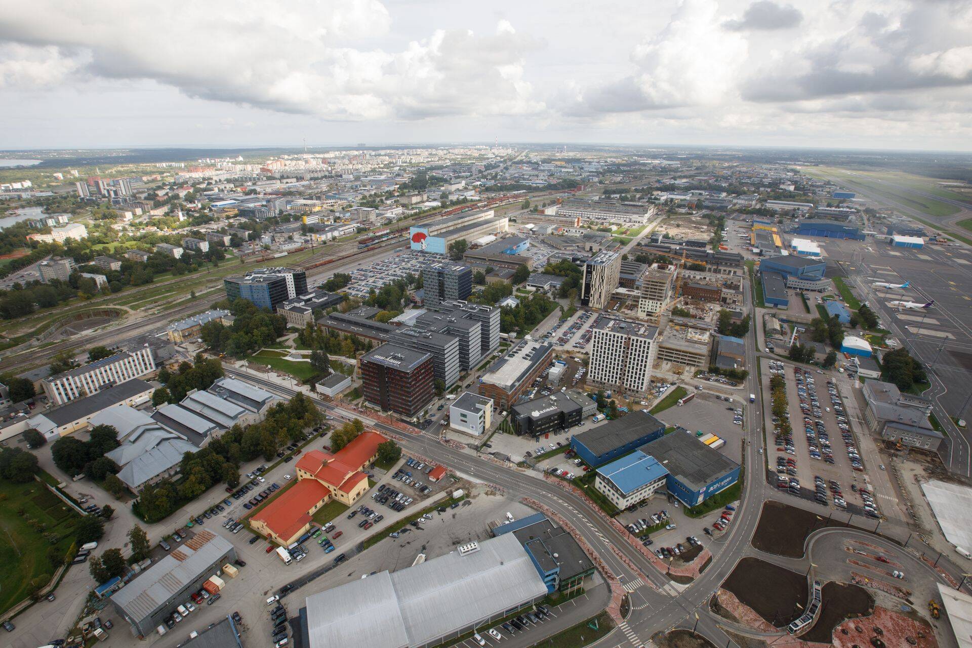 Endise Dvigateli tehase territooriumile on loodud kaasaegne linnaosa Ülemiste City