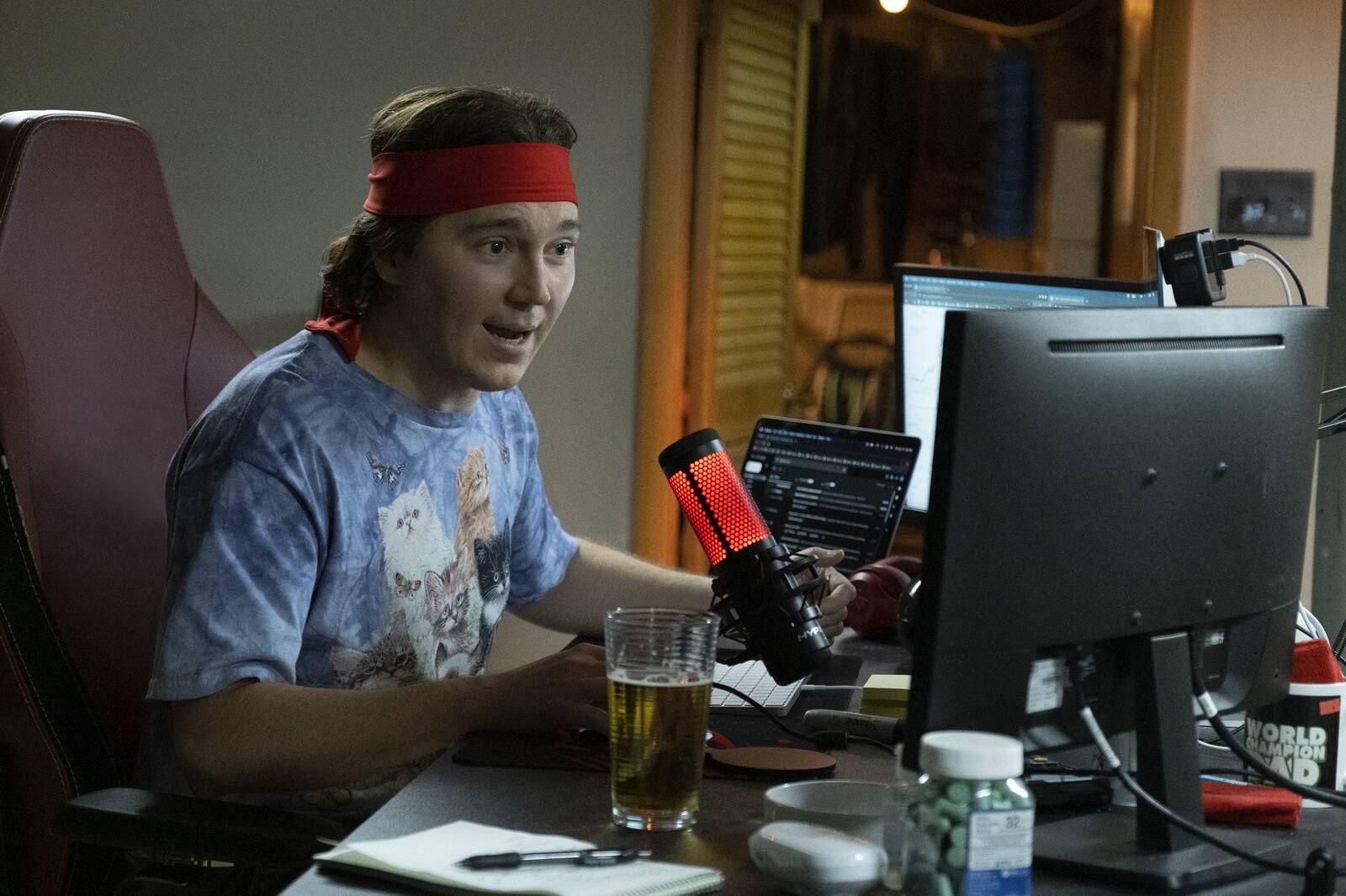 Sellel Sony Picturesi välja antud pildil on Paul Dano Keith Gilli rollis filmist "Dumb Money".