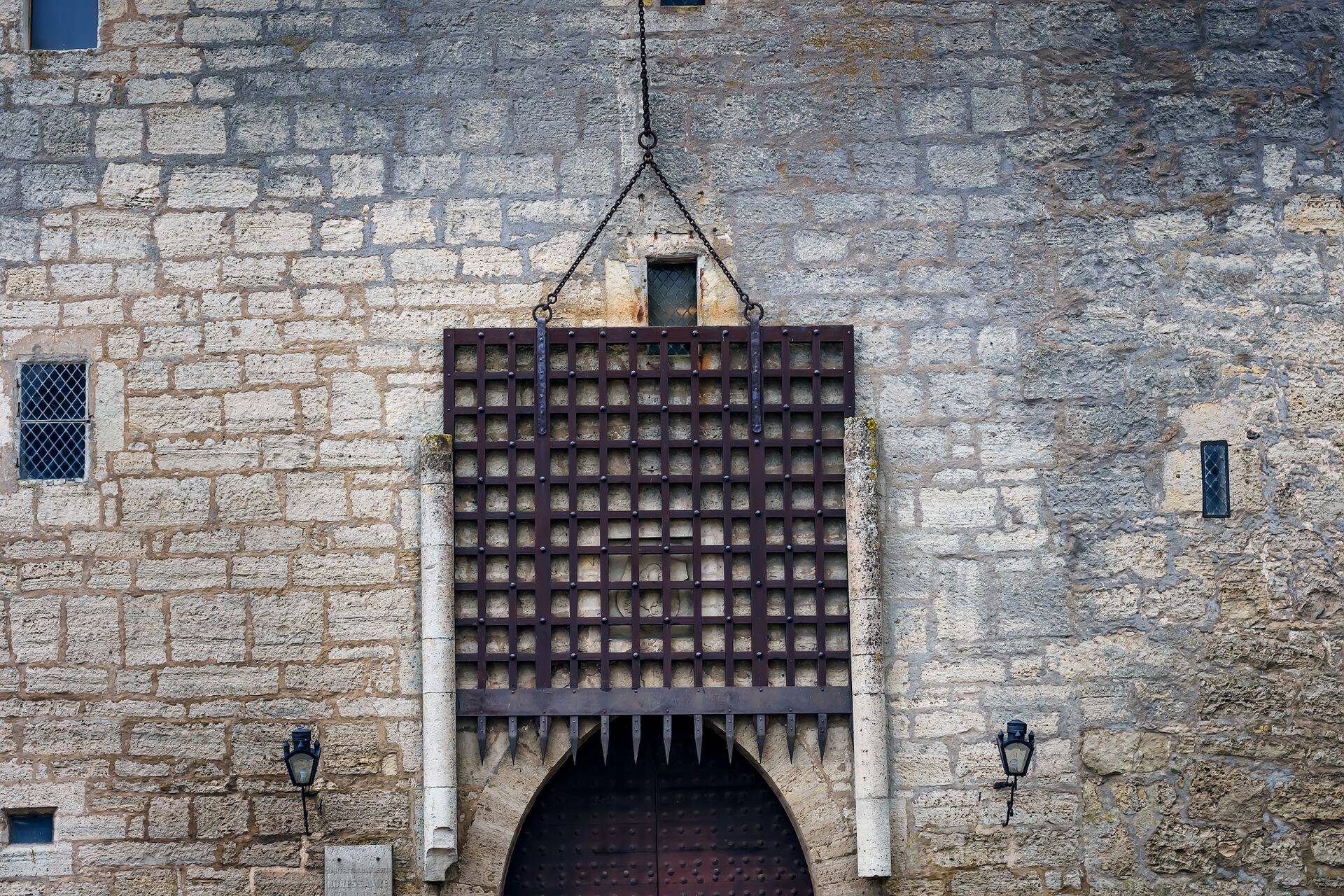 Kuressaare lossi raudväravad.