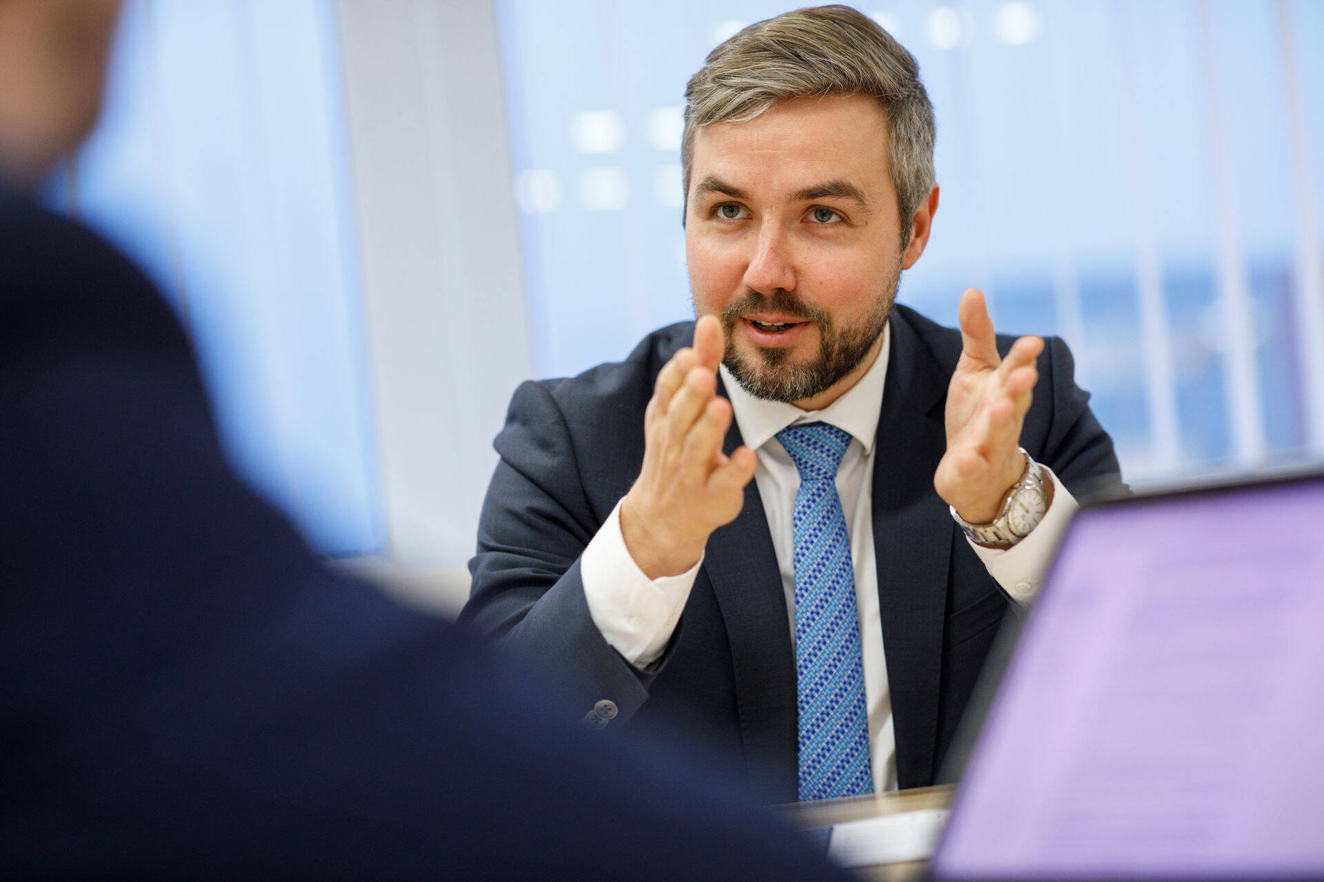 Internetipetturid mõtlevad välja järjest keerukamaid manipuleerimisviise, kasvavad ka summad, mida välja petetakse, rääkis RIA küberturvalisuse teenistuse juht Uku Särekanno.