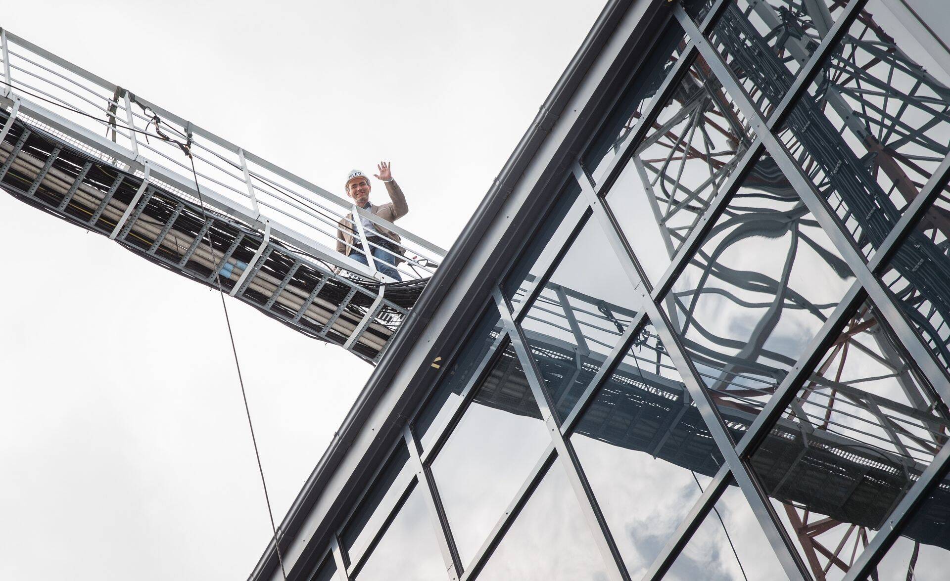 Tele2 juht Argo Virkebau tutvustab uut mobiilsidetehnoloogiat.