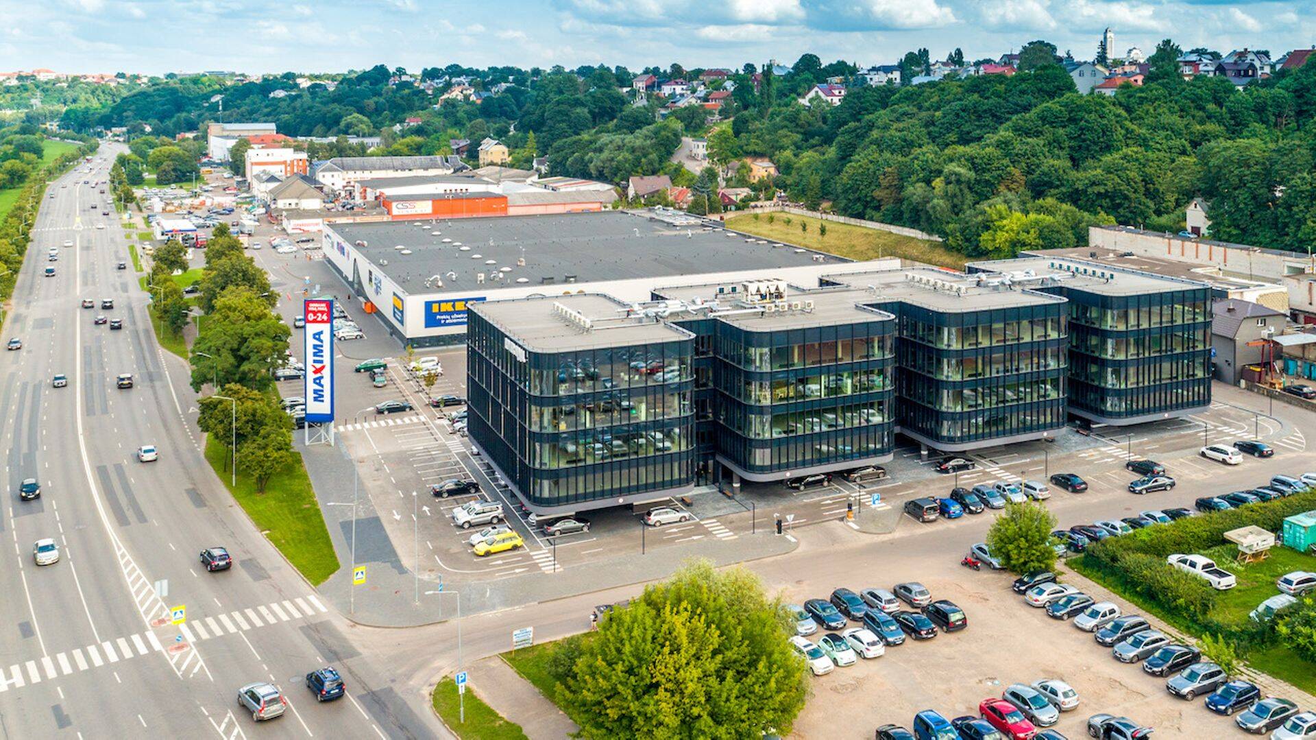 River Hall esiplaanil, tagant paistab River Mall