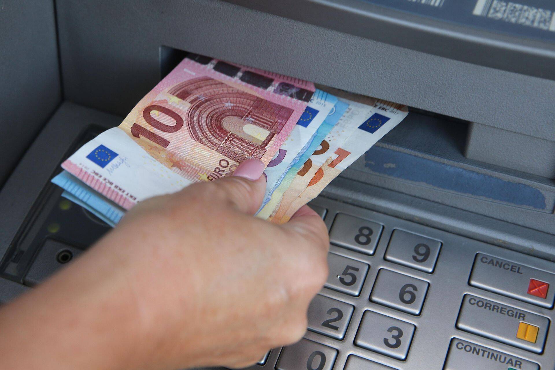 Euro on aasta alguses dollari suhtes kiiresti nõrgenenud.