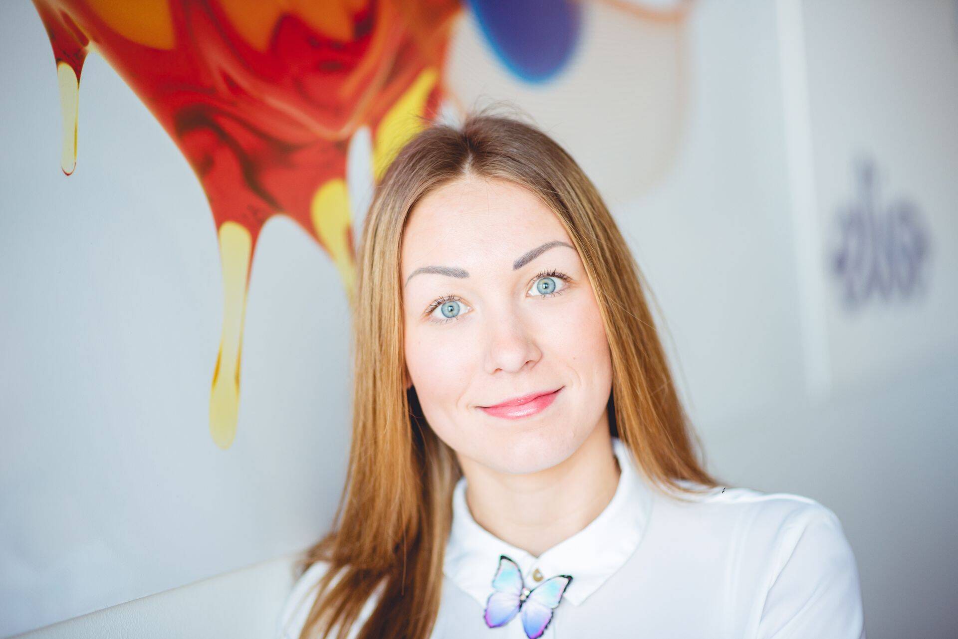 За время работы в Elisa Карина Юрс прошла путь от рядового работника отдела телефонных продаж до менеджера представительств в регионе Западной Эстонии по продажам и обслуживанию.