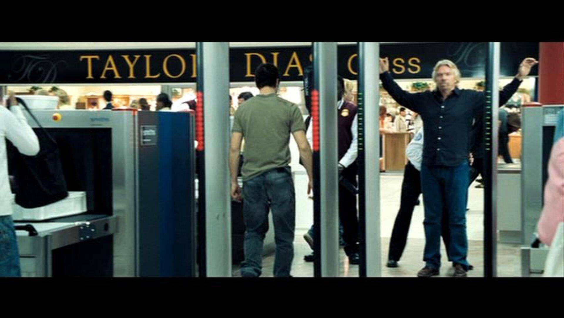 Mani sauc Brensons, Ričards Brensons — 2006. gadā Brensonu varēja redzēt arī Džeimsa Bonda filmā Casino Royale.