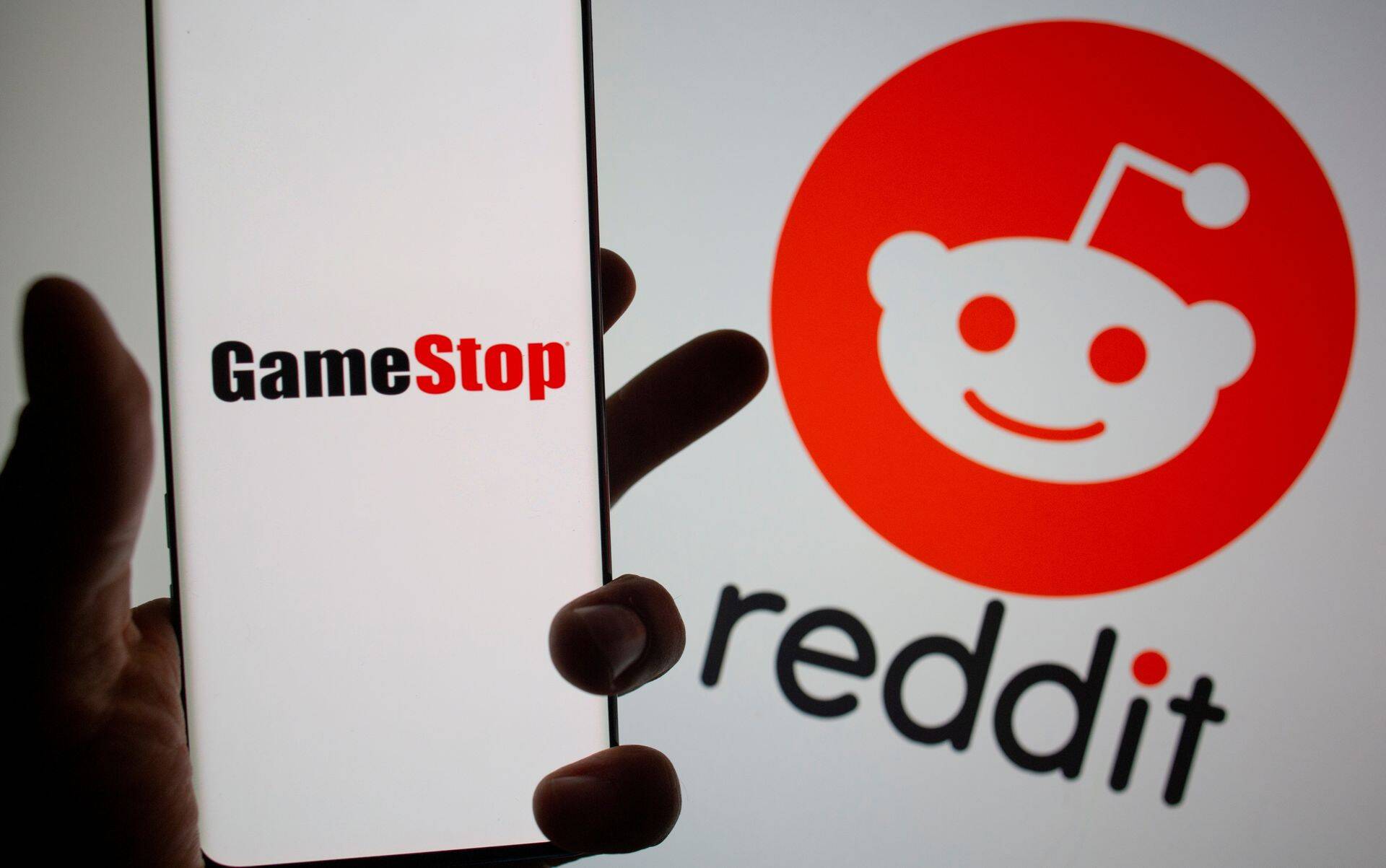 Redditi foorumi kasutajate lemmikaktsia Gamestop sõidab jätkuvalt Ameerika mägedel.