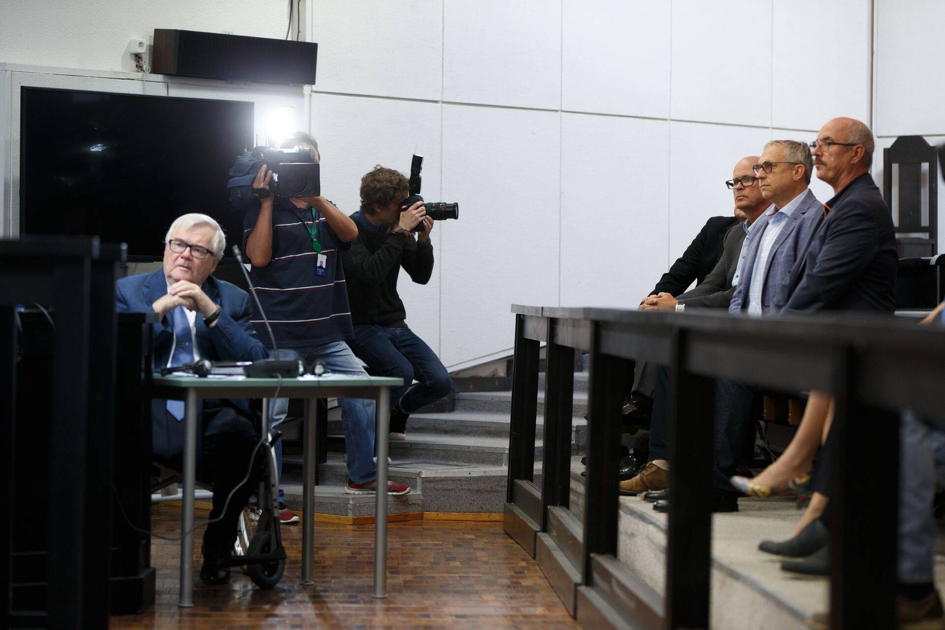 Savisaare protsessi kohtualused: vasakul Edgar Savisaar, paremal Aivar Tuulberg, Hillar Teder, Vello Kunman.