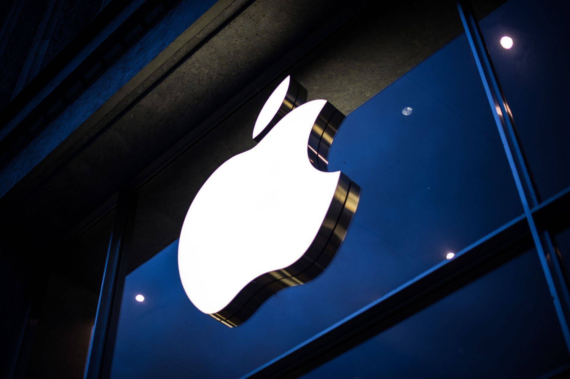 Apple'i tõmbas iPhone'ide varasema kasvuprognoosi alla tagasi.