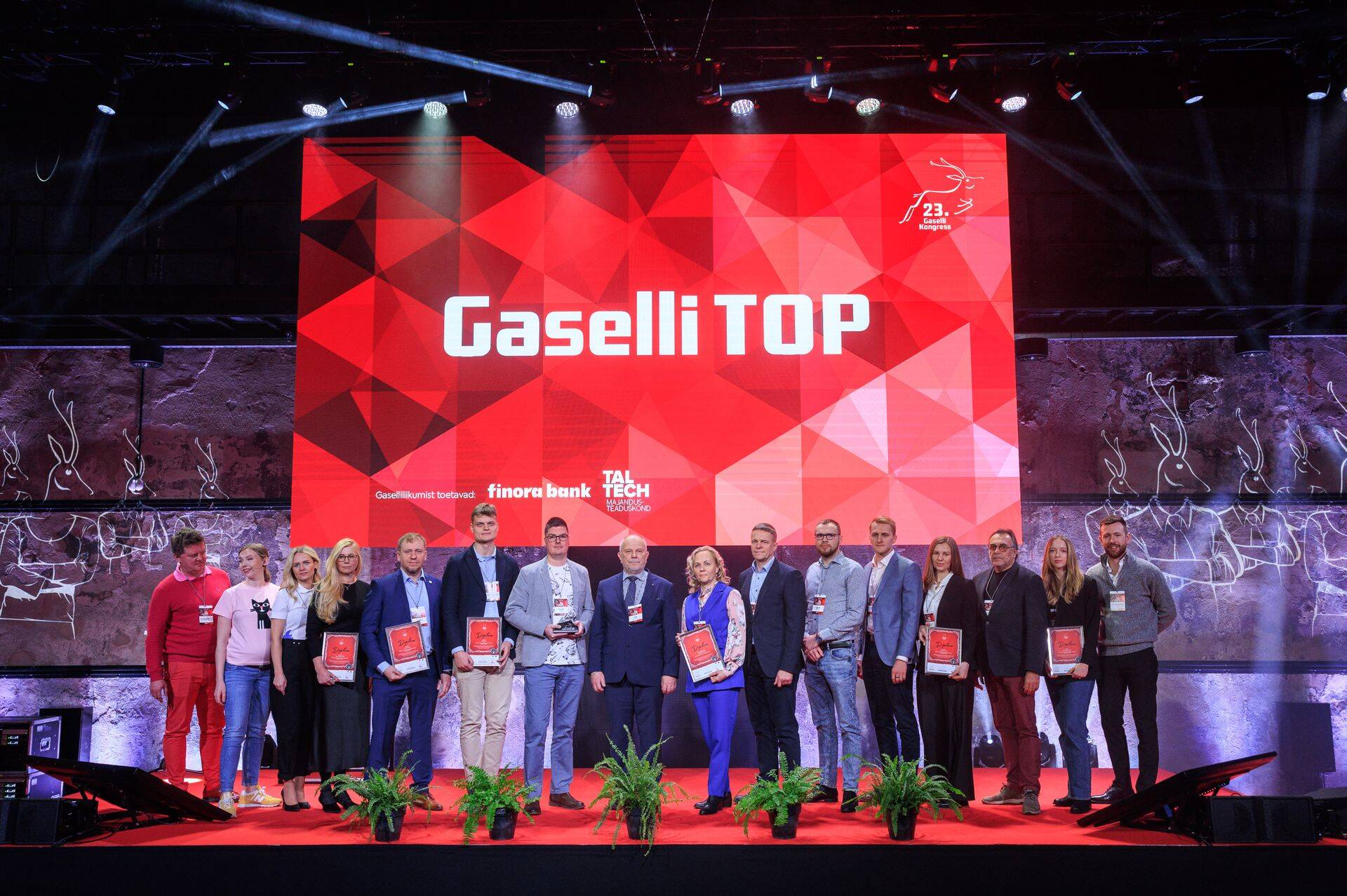 Gaselli TOPi etteotsa pääsejad pidid suutma lisaks kasvanud käibele meelitada välja ka suurema kasumi. Tabeli üldvõitja ESD-Centeri (esindaja Marko Prikk vasakult seitsmes) kasumikasv oli samuti üks märkimisväärsemaid.