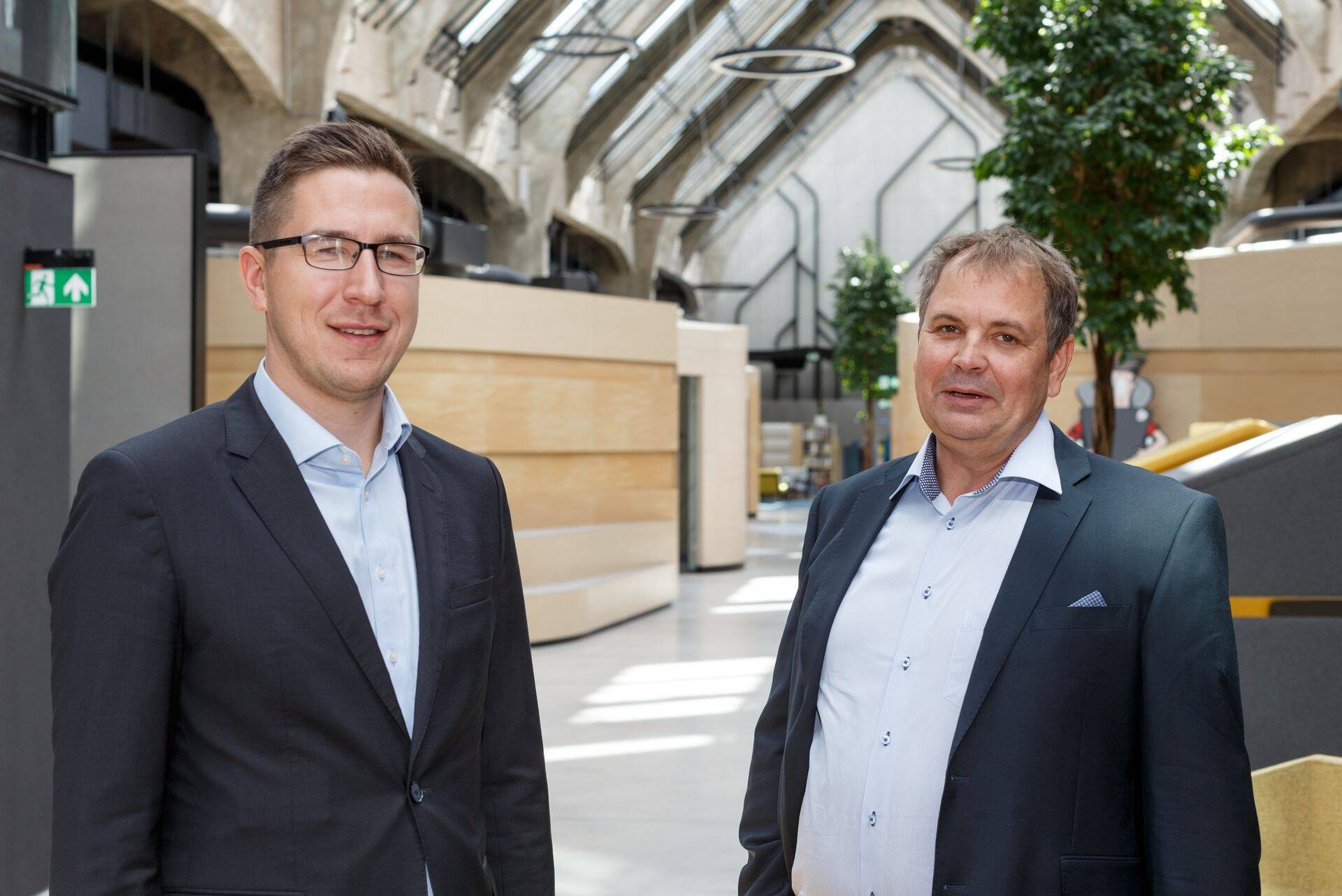 Kusti Salm (Kaitseministeeriumi kaitseinvesteeringute osakonna juhataja) ning Jens Haug (kaitsetööstusettevõtte Eesti Arsenal juht)