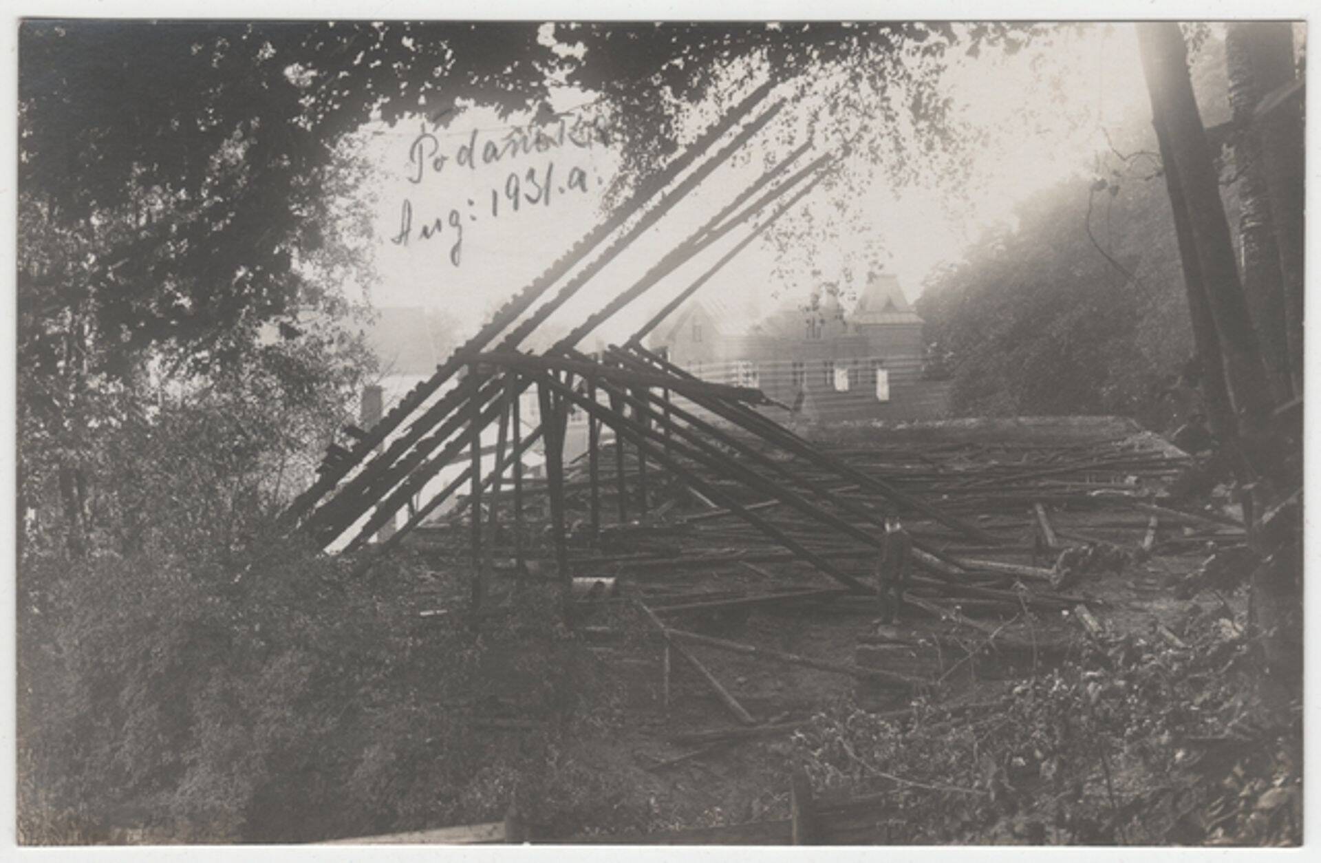 Sellel 1931. aastast pärit illustreerival fotol on näha, et ega tuli eriti midagi hoonetest järele ei jätnud.