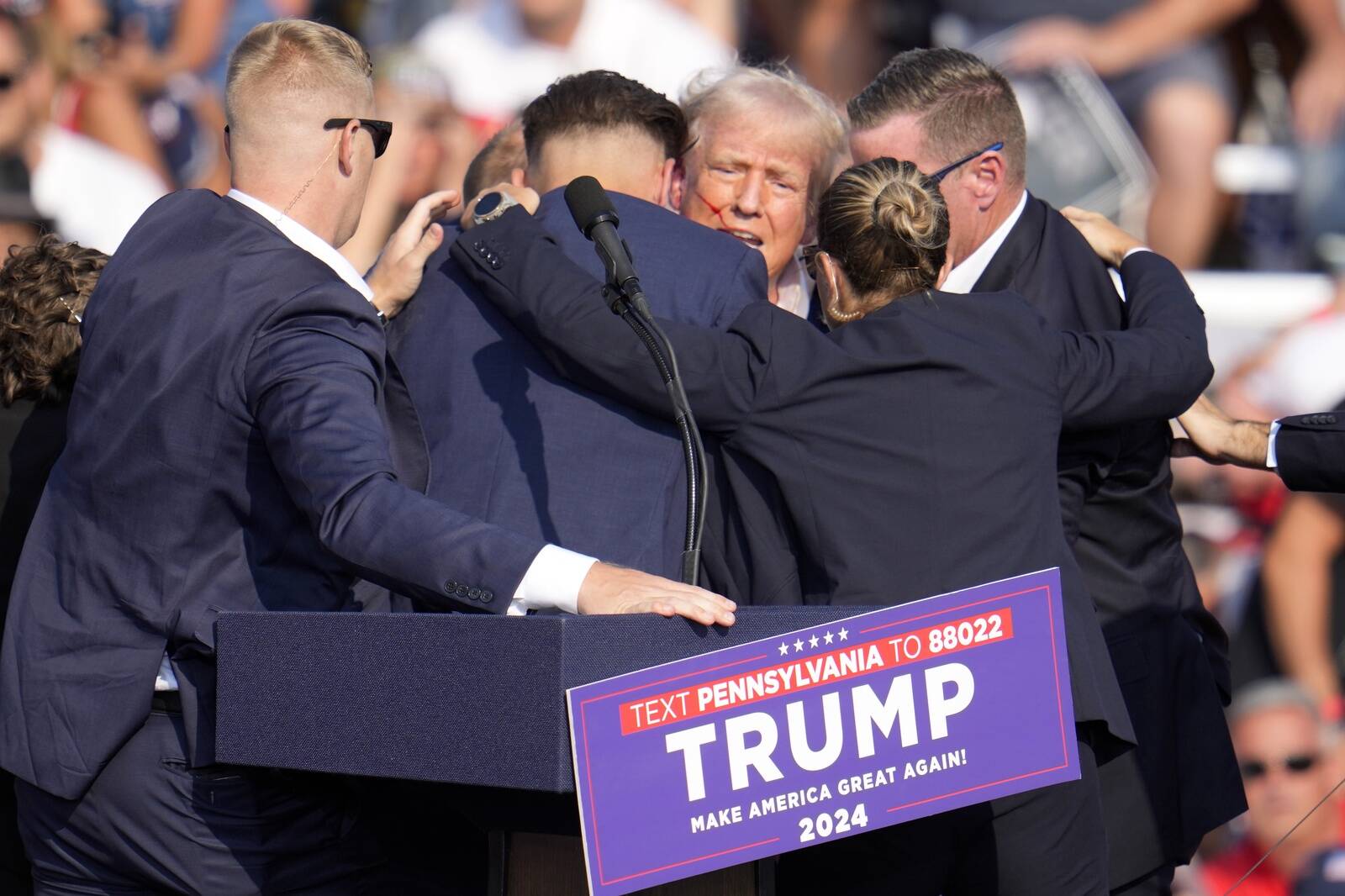 Laupäeval elas Donald Trump üle atentaadi, kui tema presidendivalimiste kampaaniaüritusel Pennsylvanias kõlasid lasud ja Trumpi kõrv sai haavata.