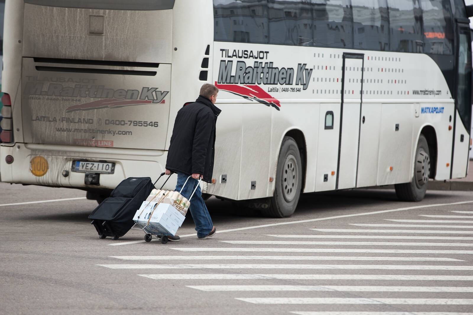 Saates arutletakse ka, kuivõrd paikapidavad on tänapäeval mitmesugused Soome turistidega seotud müüdid.