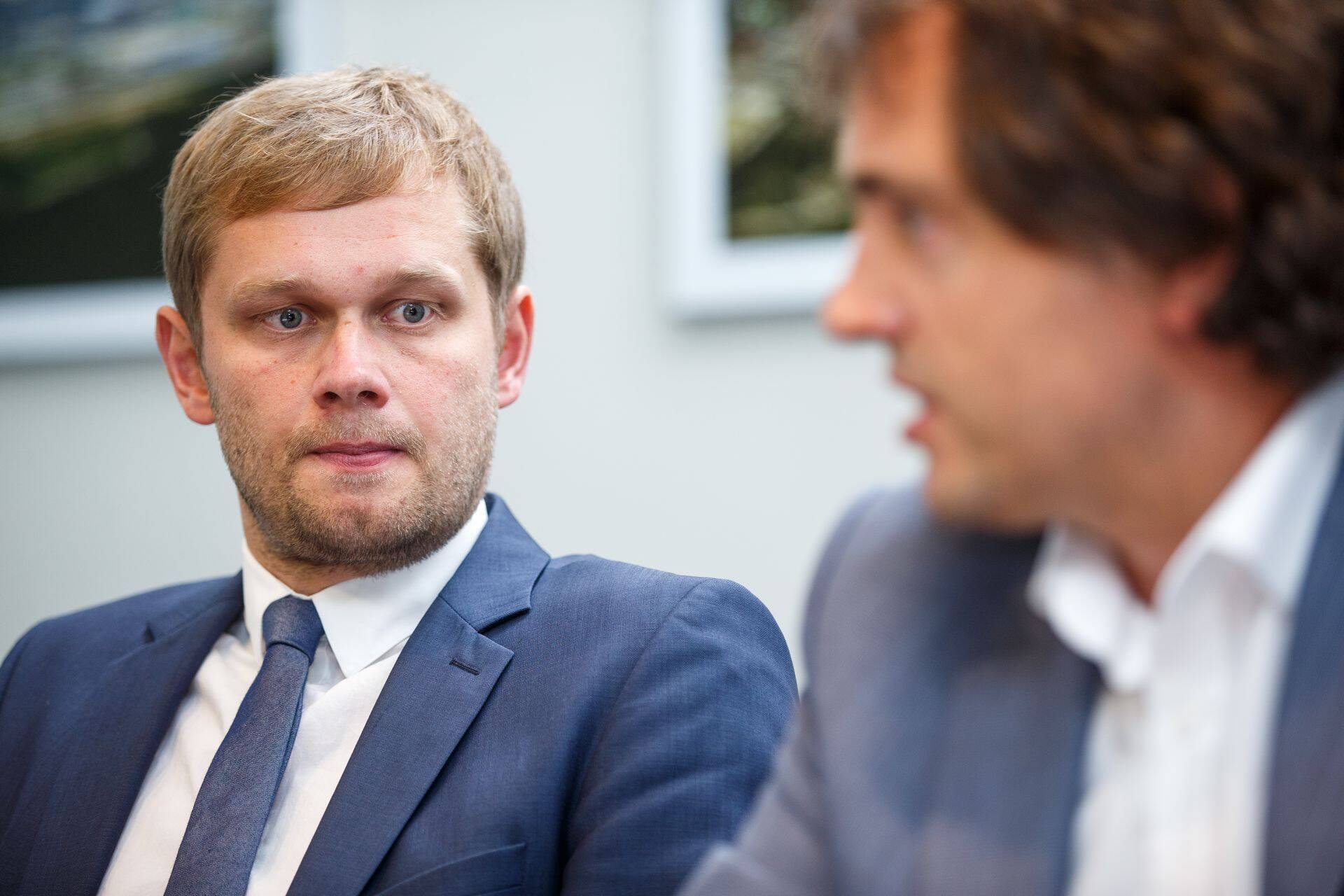 Remo Holsmer ja Carri Ginter Tallinna Sadama pressikonverentsil