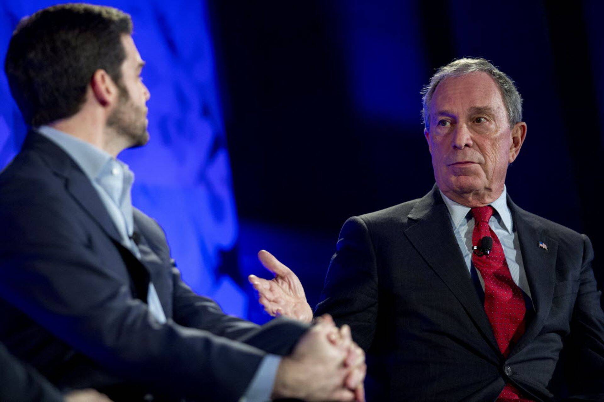 Bloombergi asutaja Michael Bloomberg (paremal).