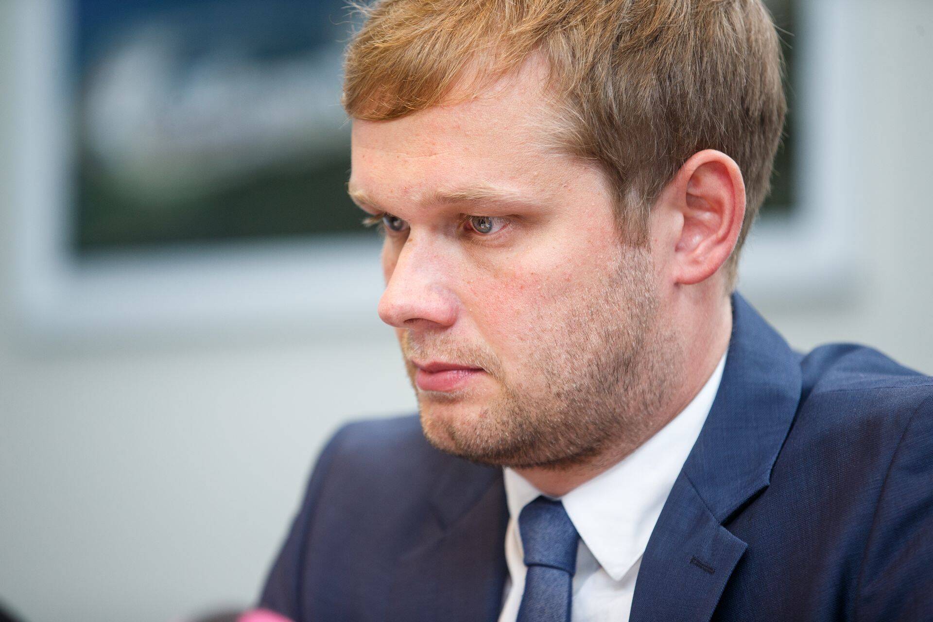Mart Jesse saatis rahanduskomisjoni esimehele Remo Holsmerile (Reformierakond) kurja kirja, kuid Holsmer ei näinud uues seaduses probleemi.