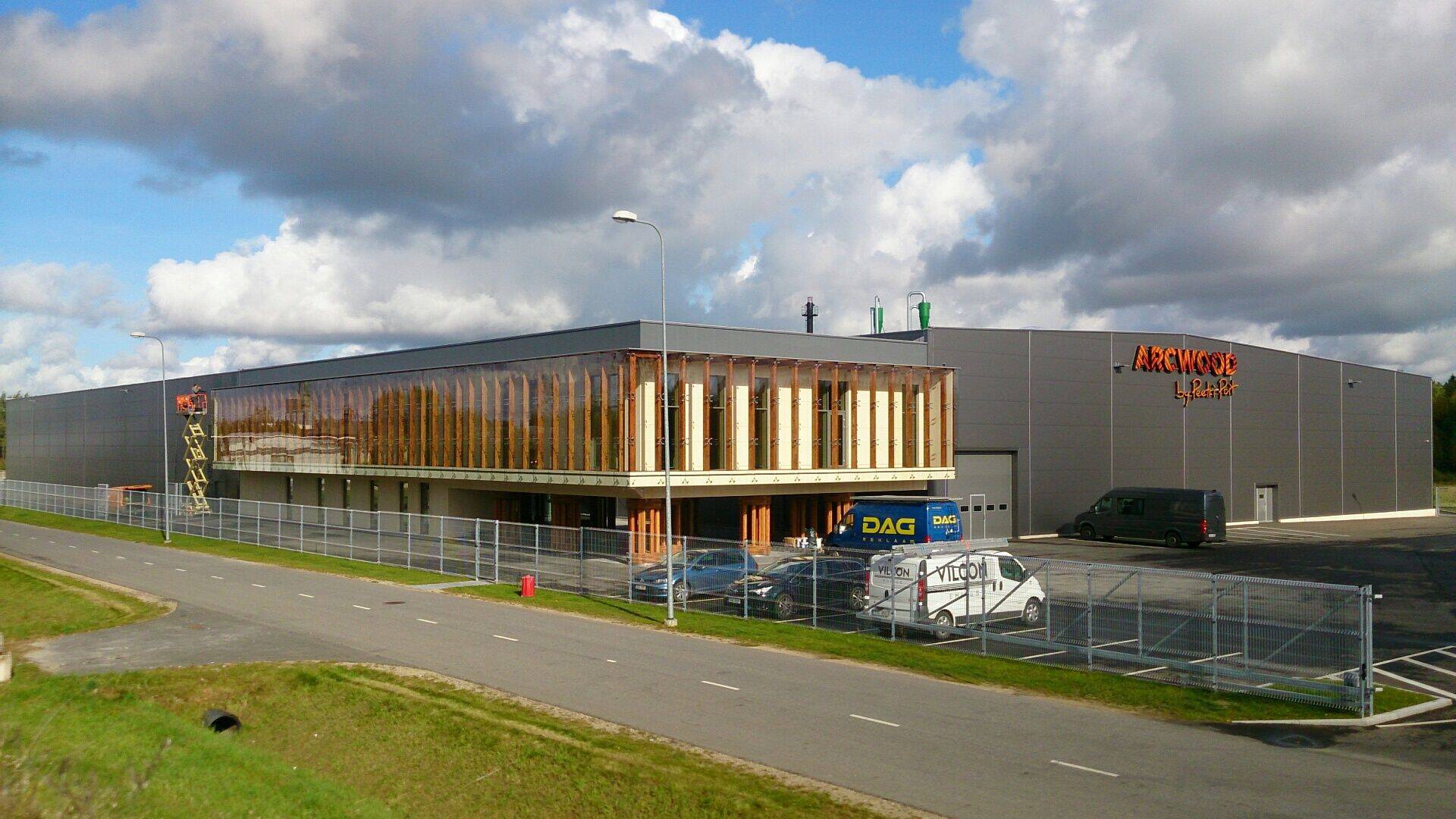 Arcwoodi tehasekompleks Põlvas, mille loomisel on žürii hinnangul oskuslikult kasutatud ettevõtte peamist tootmismaterjali - liimpuitu.