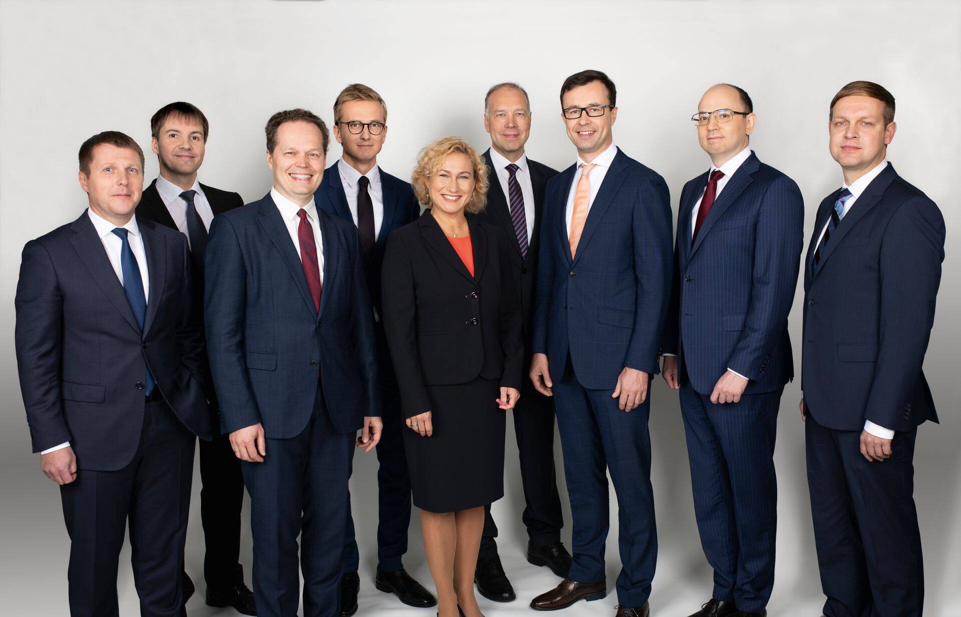 Vasakult vandeadvokaadid ja partnerid Erki Kergandberg, Toomas Taube, Hannes Vallikivi, Karl-Erich Trisberg, Margo Lemetti, Andres Siigur, Rolan Jankelevitsh ja Elmer Muna. Ees juht Piret Kergandberg (Blankin)