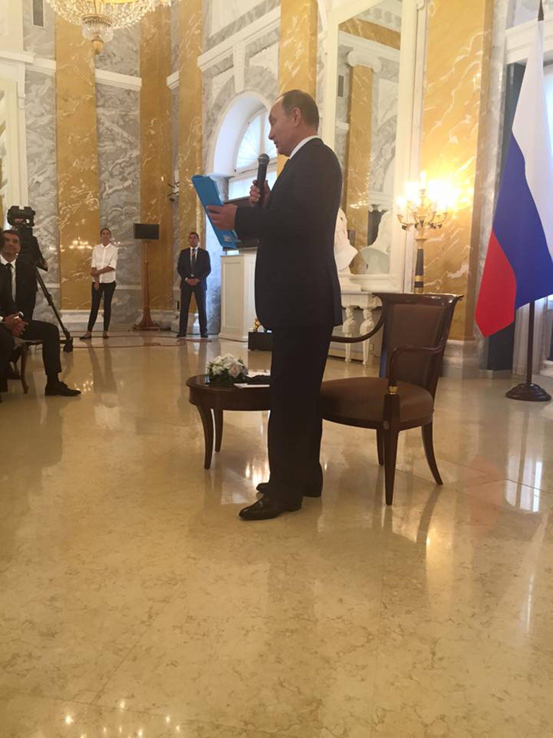 Ildar Neverov osales detsembris tänuüritusel, kus pildistas mõne sammu kauguselt Vladimir Putinit.